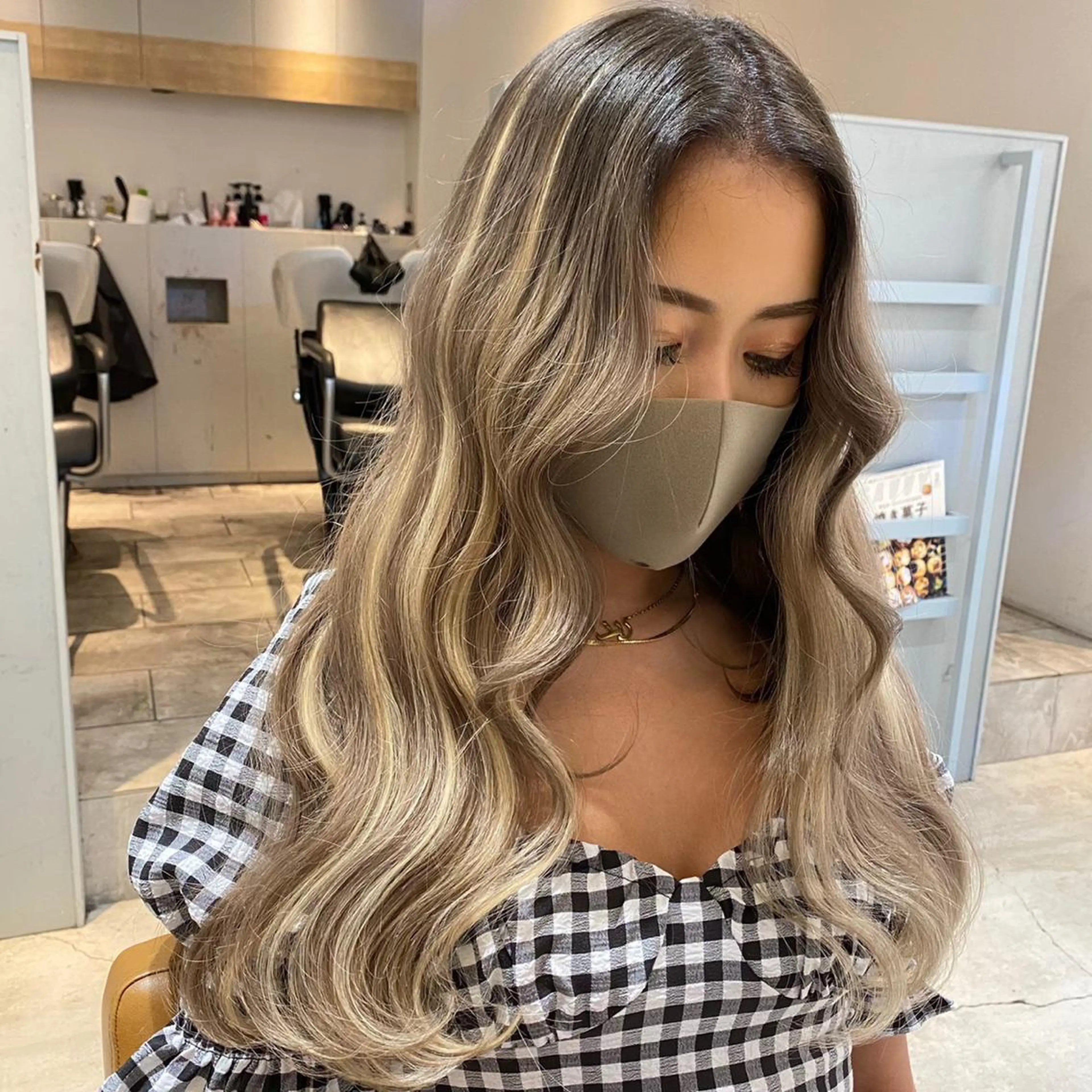 ロング エクステ ハイライト ORIKA 美容室のヘアスタイル
