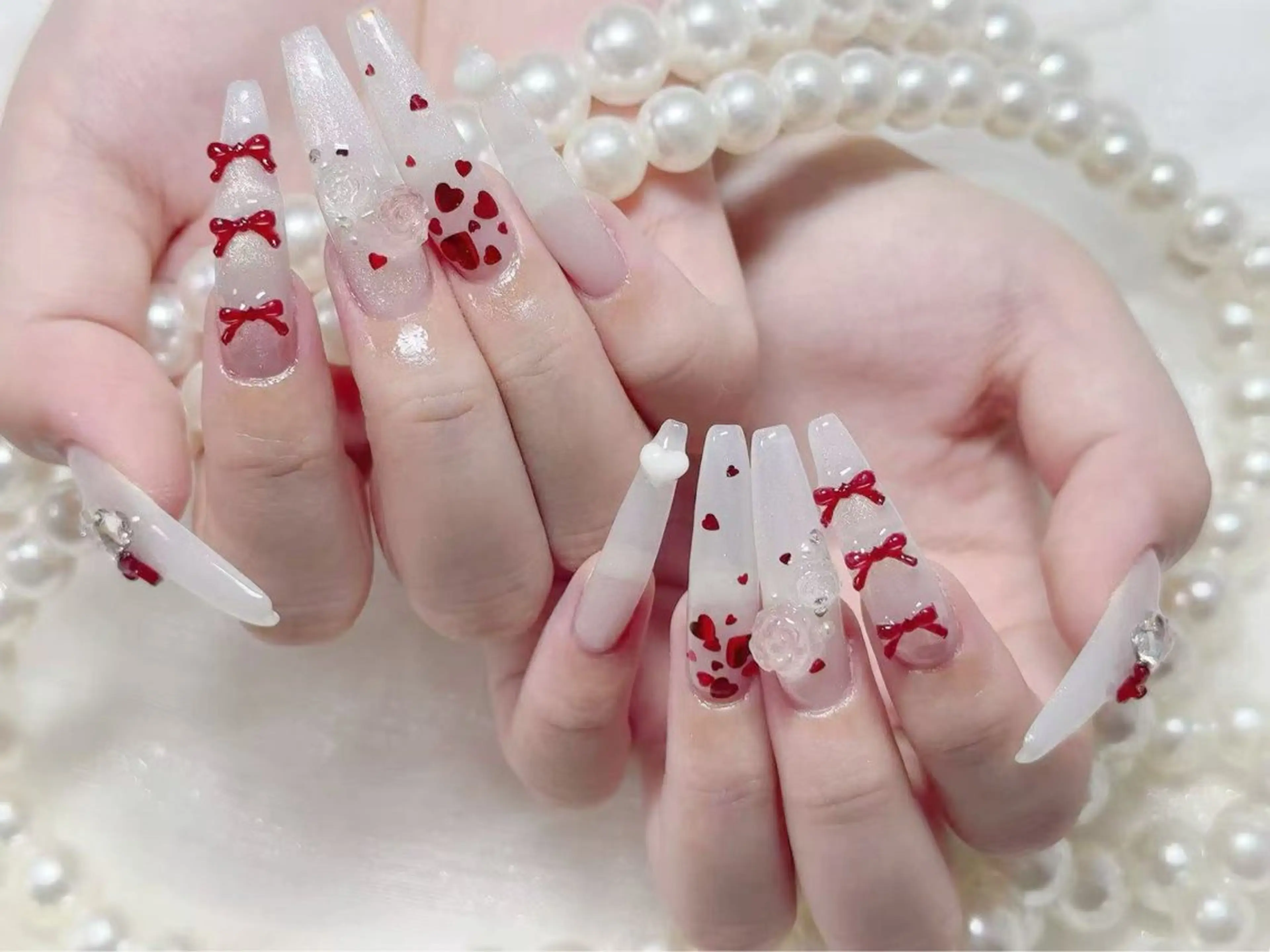 ネイル オーロラネイル 長さ出し フレンチネイル ガーリー キラキラネイル RIn 🎀のネイルデザイン