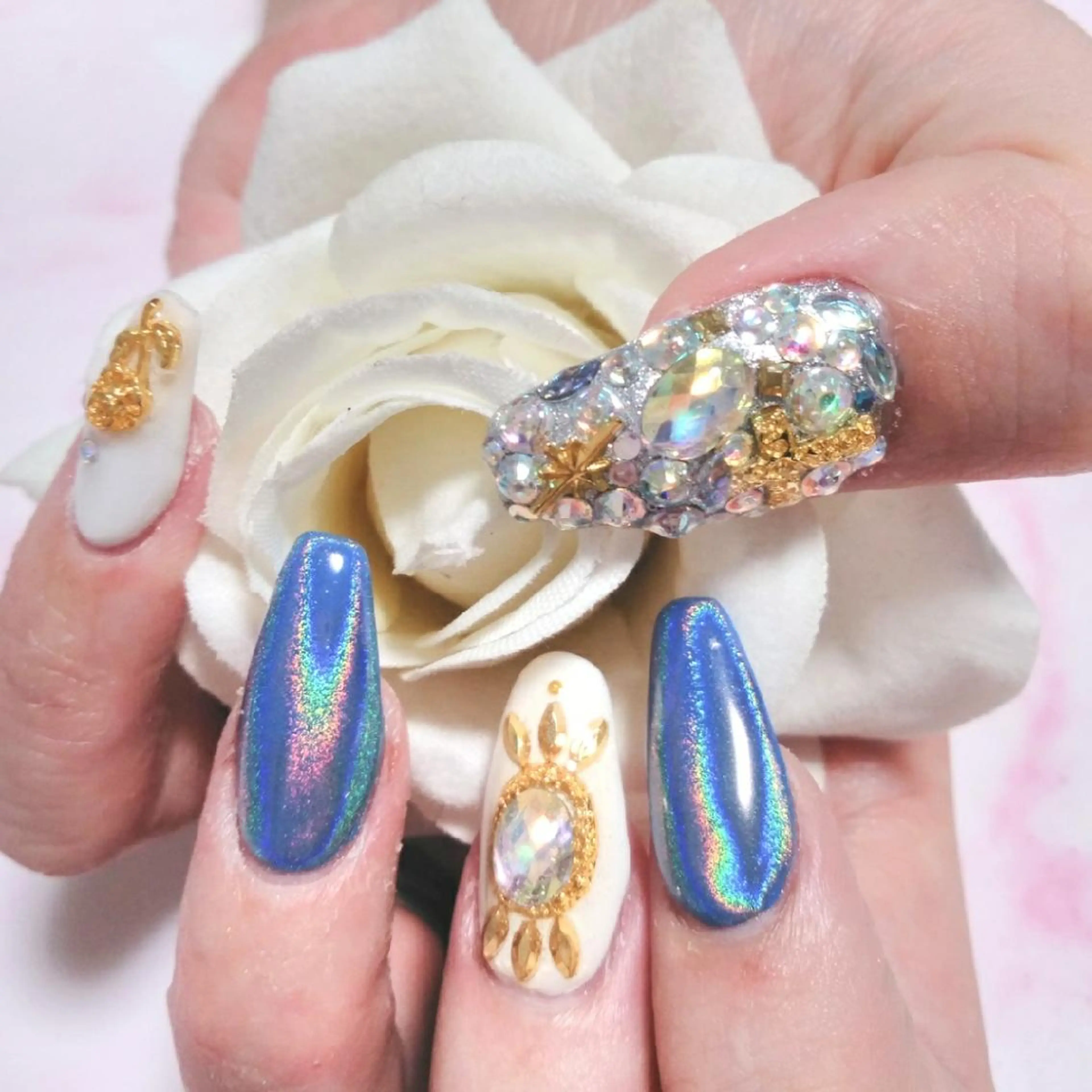 ネイル スカルプネイル エステとネイル ローズコンフォートのネイルデザイン