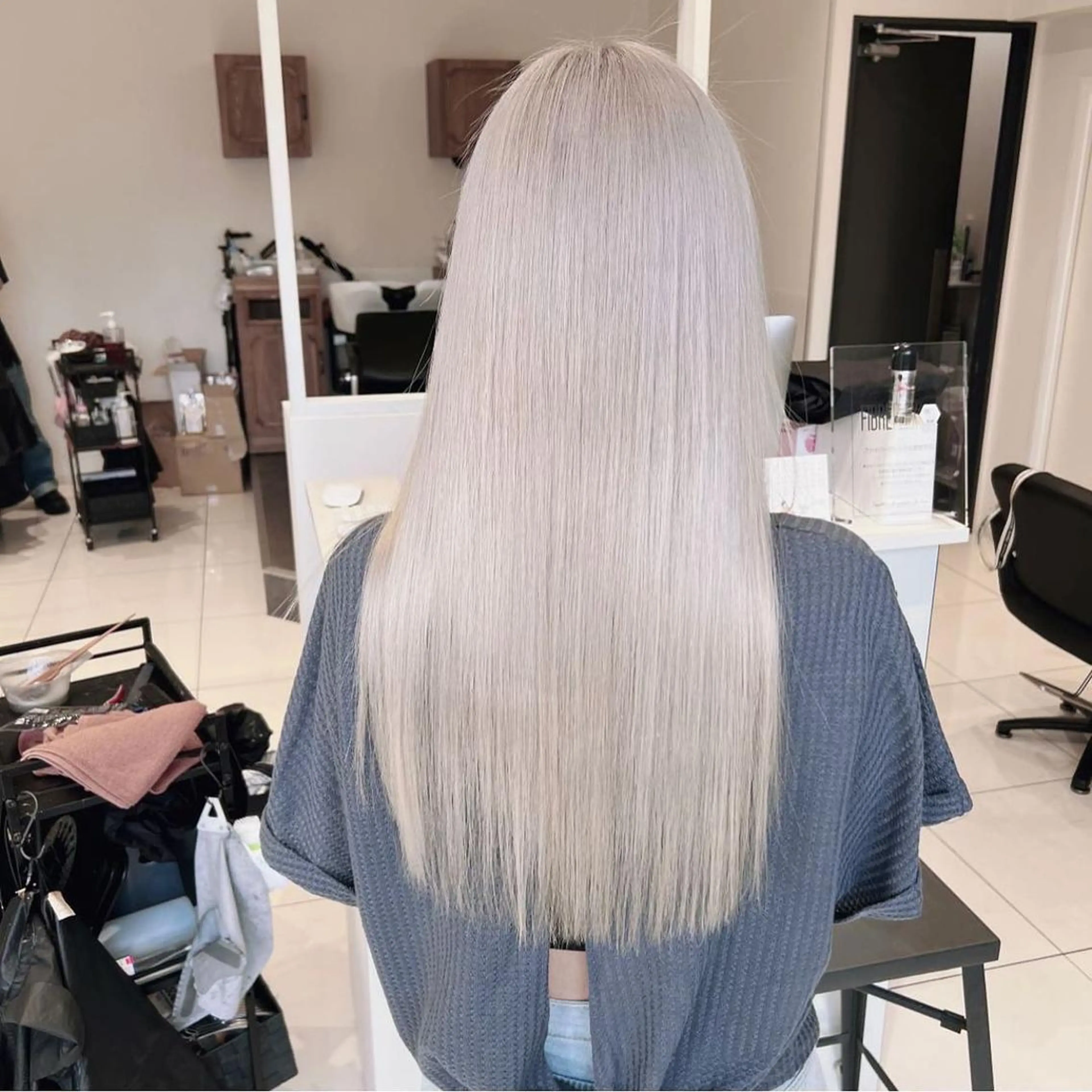 ロング カラー ブリーチ ケアブリーチ ハイライトカラー インナーカラー ハイライト カット ヘアカラー 福西 洋斗のヘアスタイル