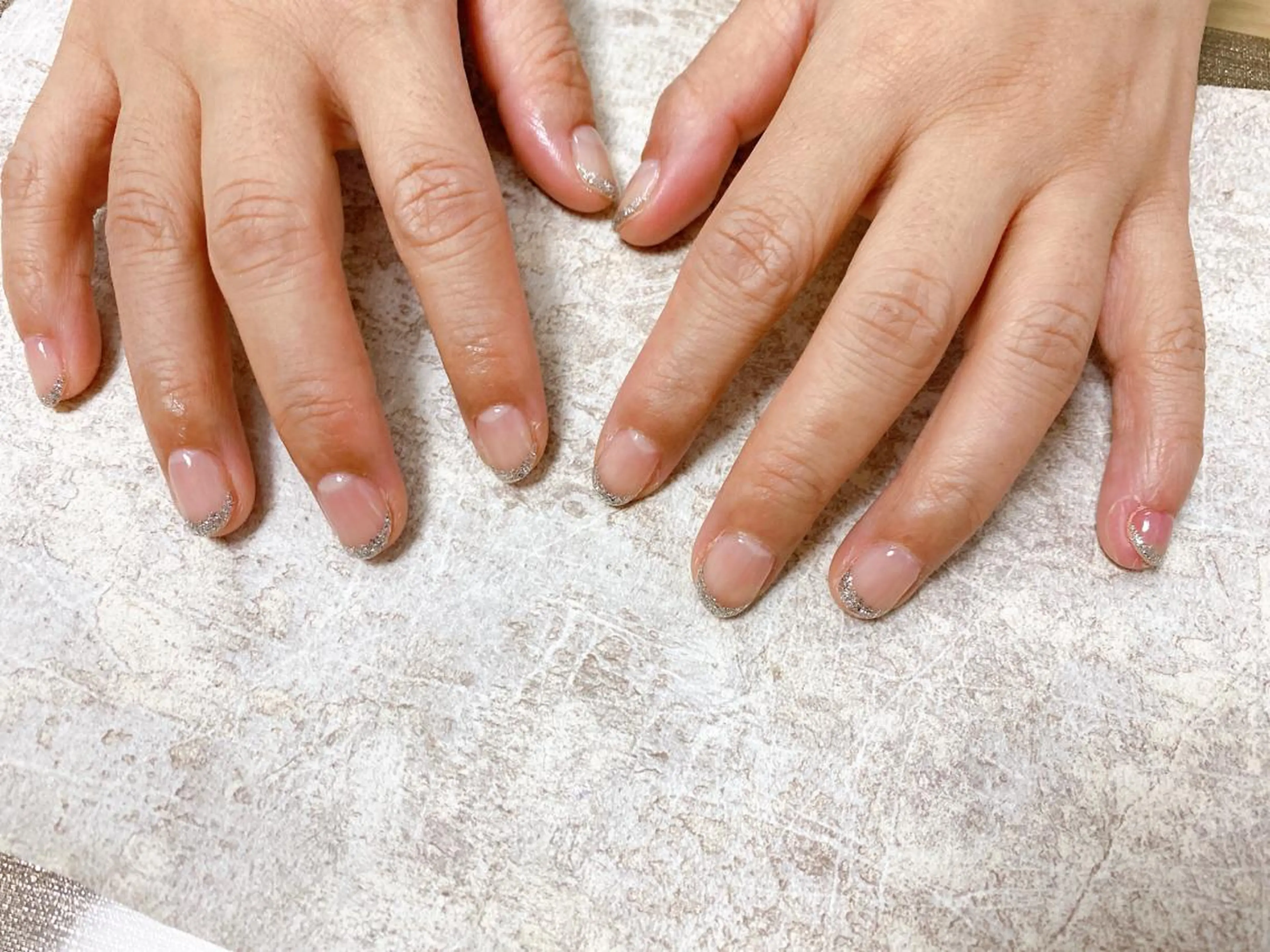 ネイル フレンチネイル ラメ(グリッター) mogunail &blowのネイルデザイン