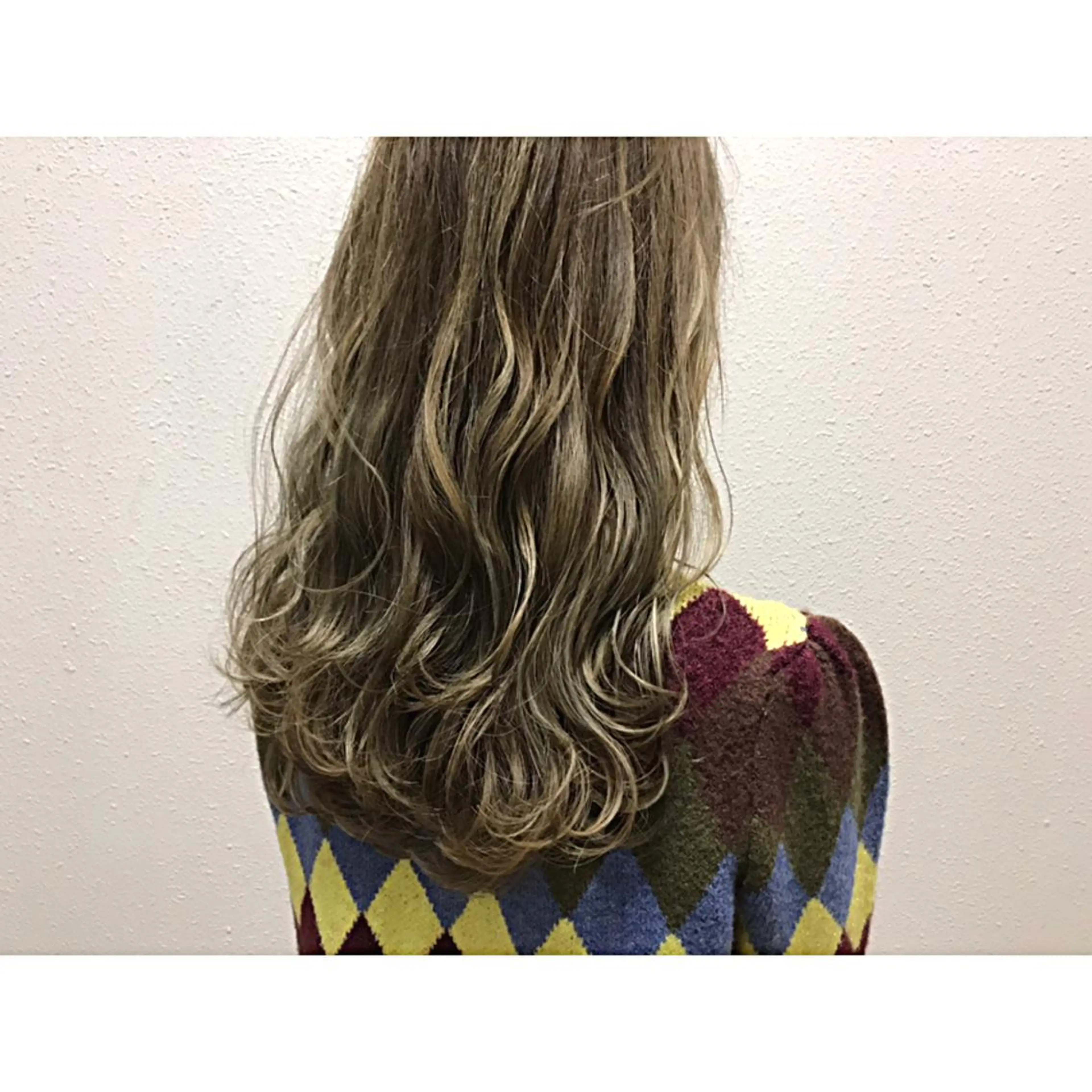 セミロング カラー アディクシーカラー ハイライトカラー ハイライト カット ヘアカラー トリートメント 荒木 拓也のヘアスタイル