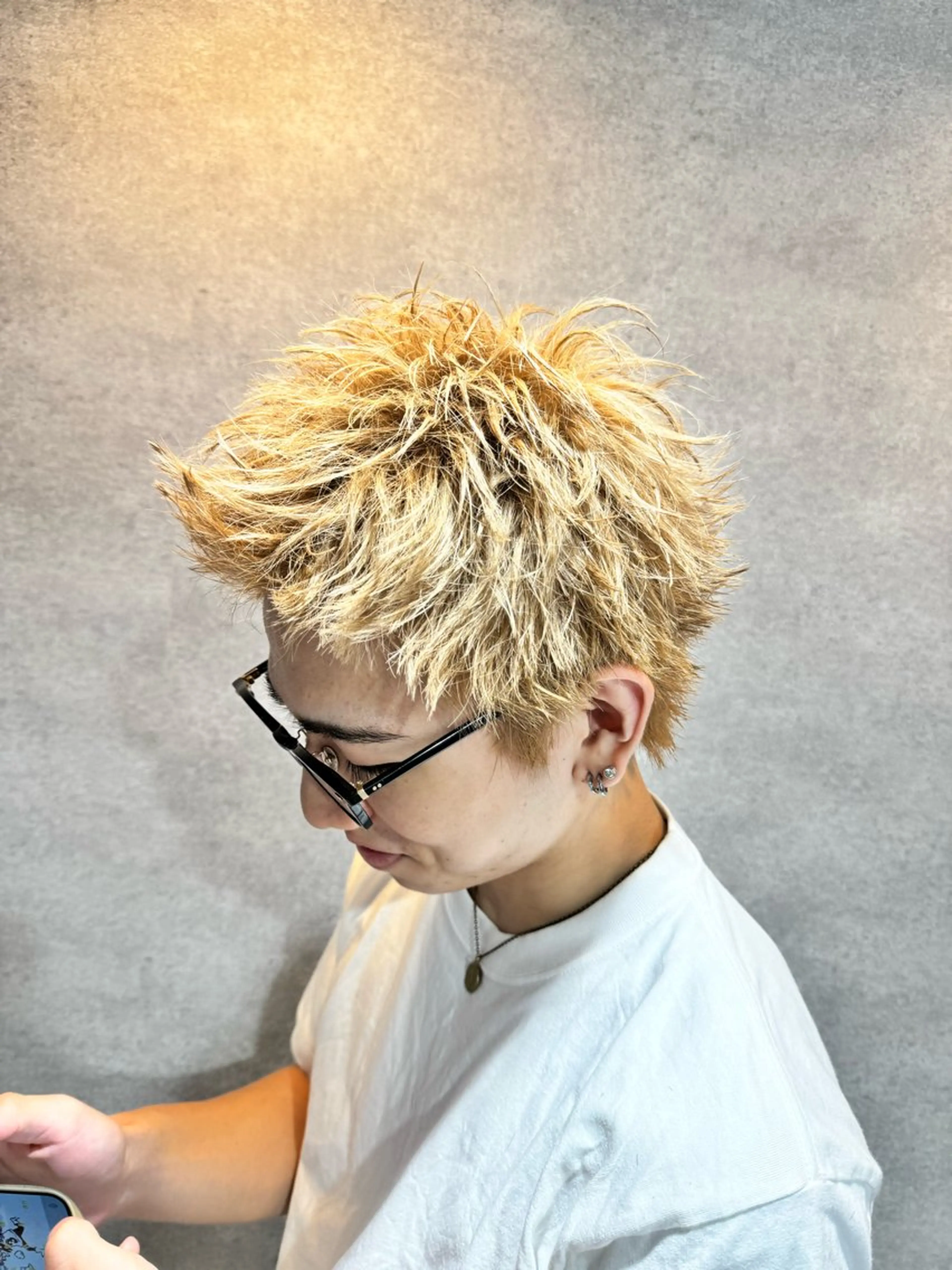 ショート カラー パーマ ヘアアレンジ メンズ センターパート メンズハイライト メンズメッシュ マッシュ メンズパーマ カット ヘアカラー トリートメント ヘッドスパ ヘアセット 仕上がり満足度No. 1🔥BLUCK🔥のヘアスタイル