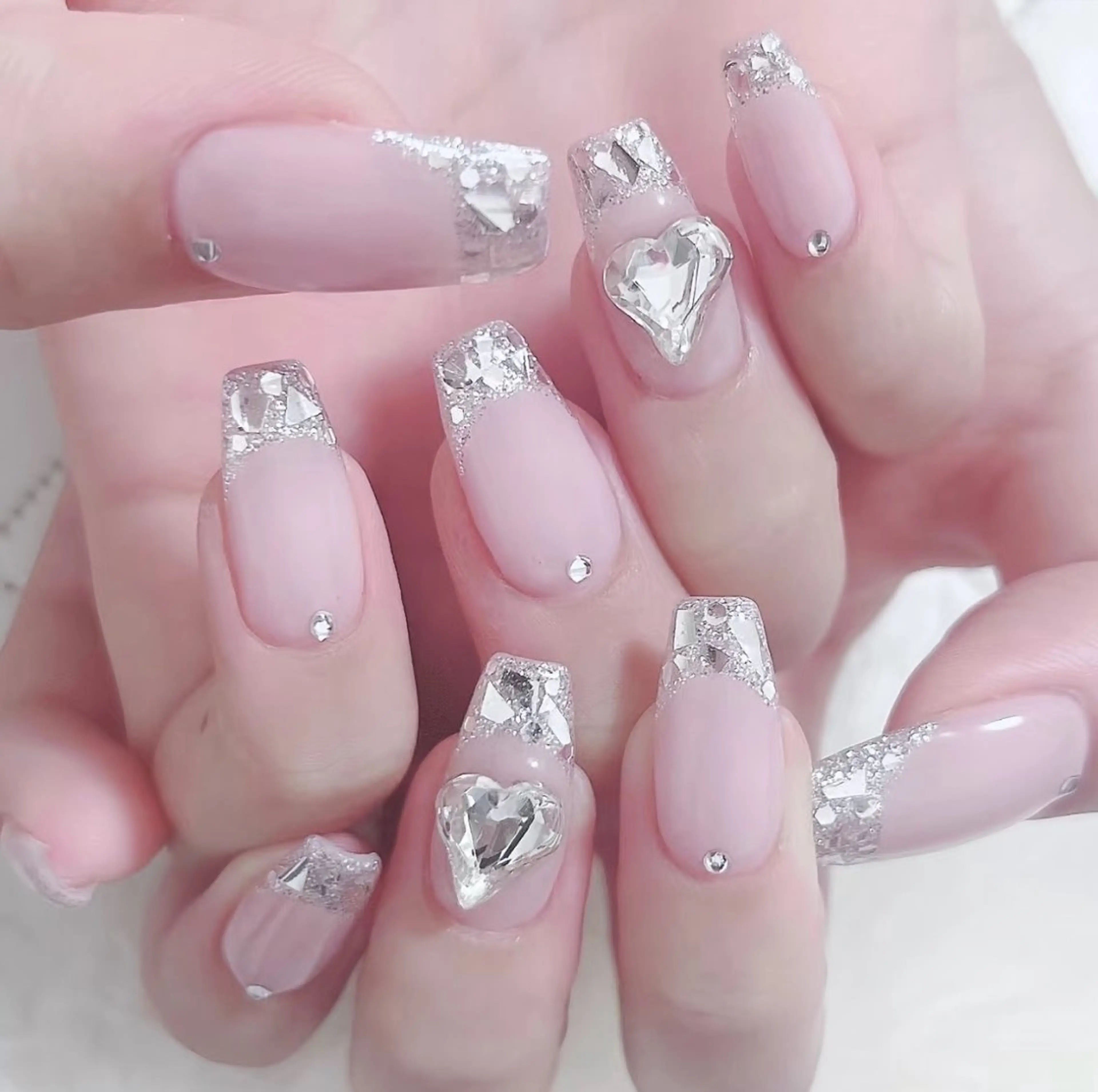 ミディアム ハンドネイル ハンドケア Spade Q Nailのネイルデザイン