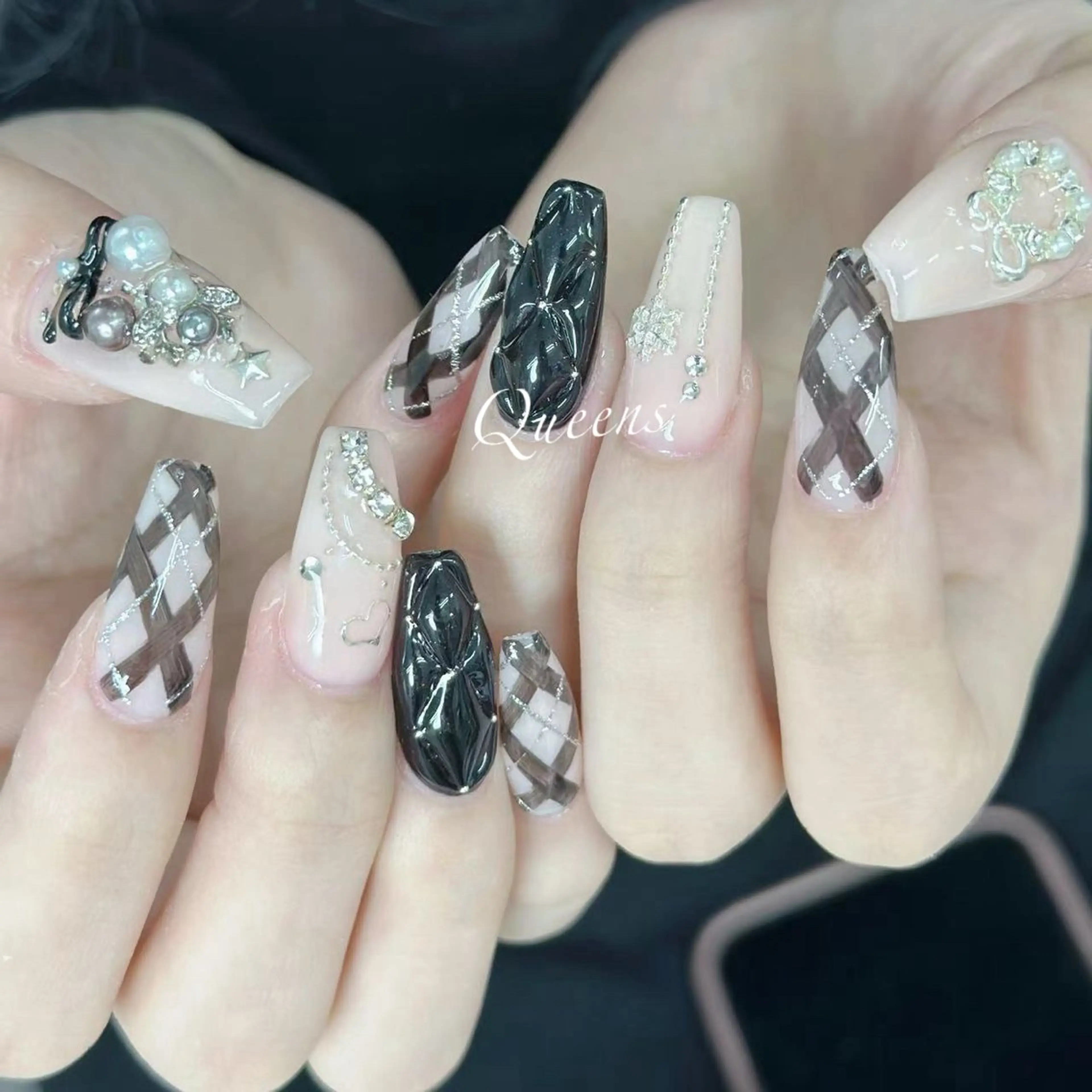 ネイル ハンドネイル Queens 榊 まおのネイルデザイン