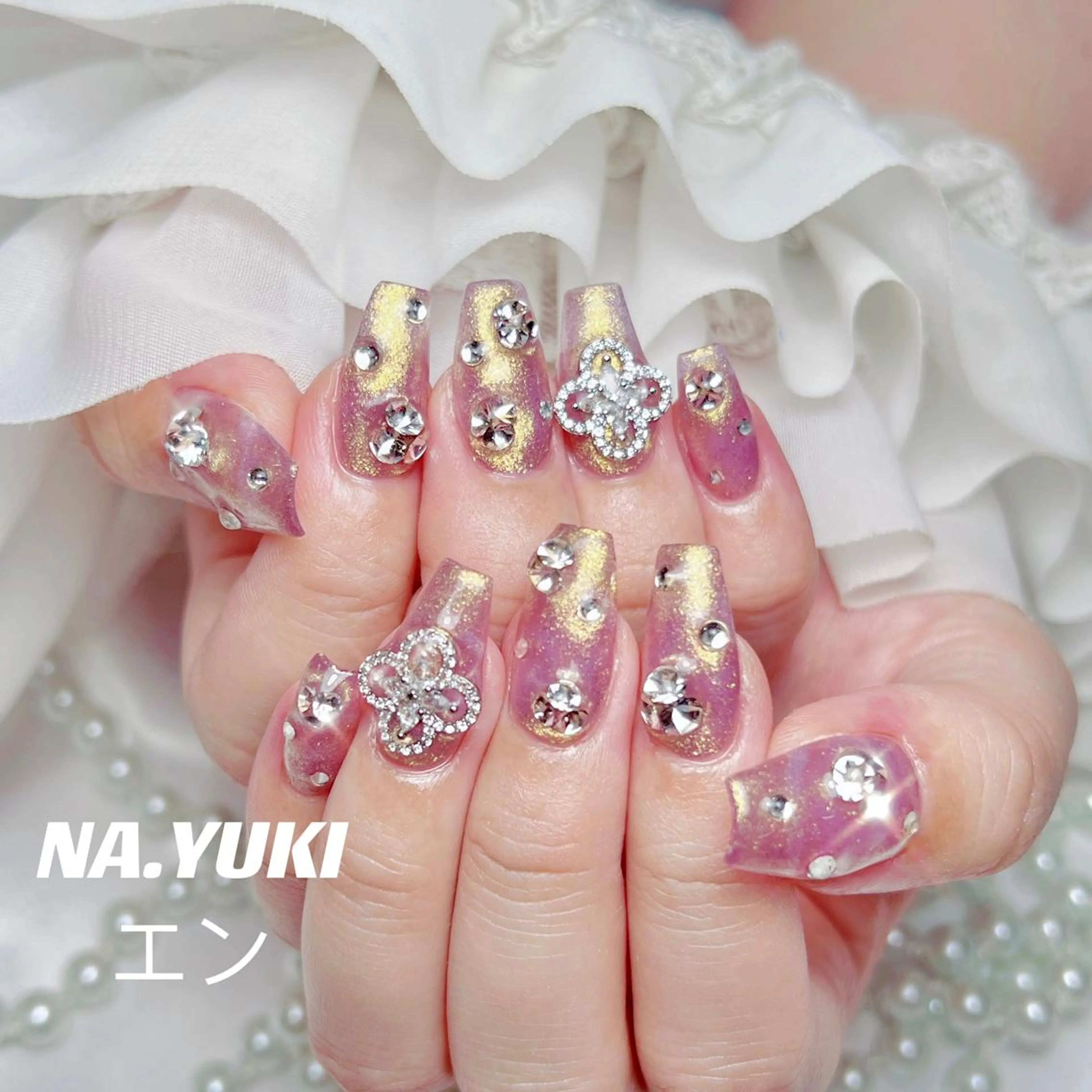 ネイル 🦋 Queenieのネイルデザイン