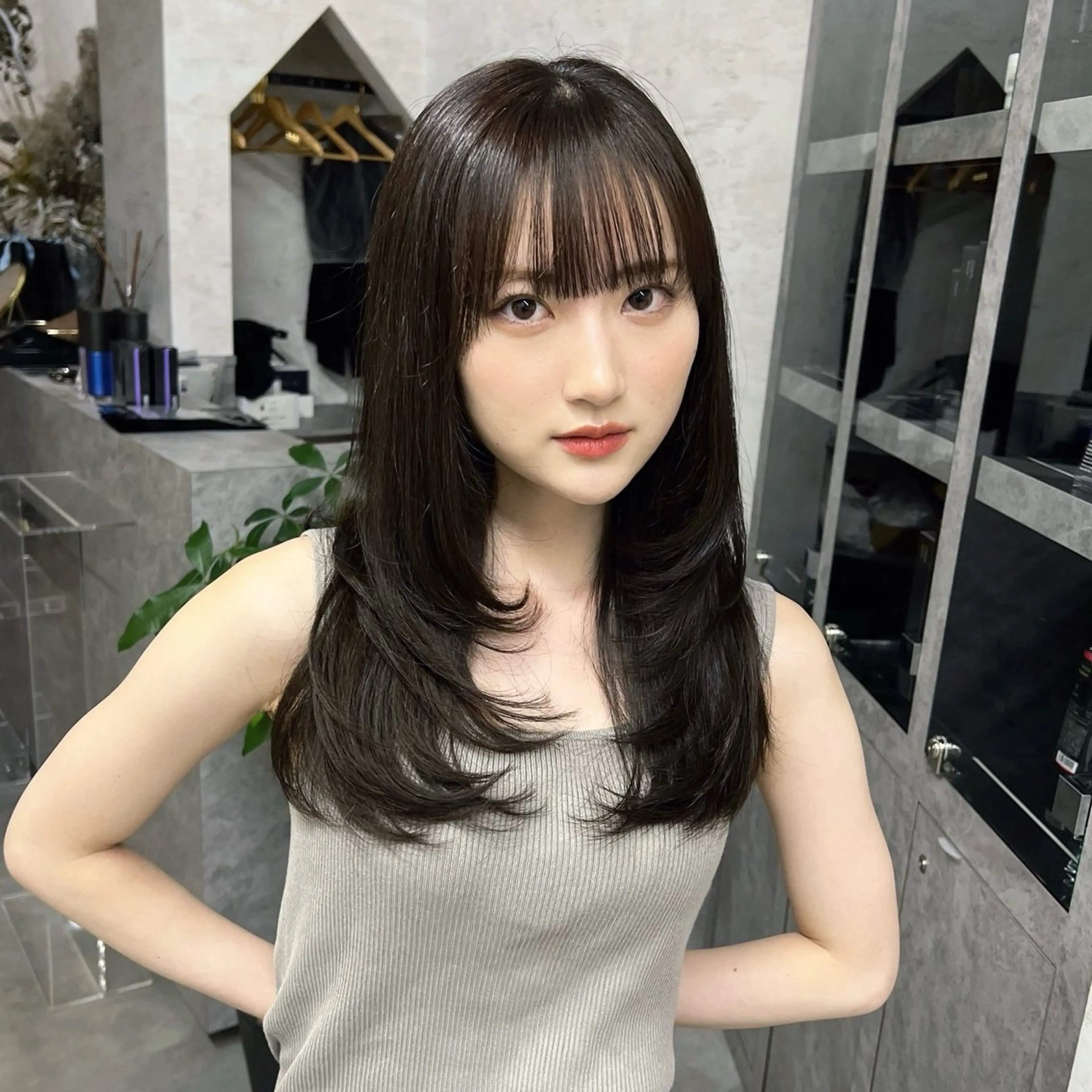 ロング カラー ベージュカラー 透明感カラー オリーブベージュ レイヤーカット 小顔カット カット ヘアカラー 縮毛矯正 トリートメント 縮毛矯正/レイヤー カットtomonaのヘアスタイル