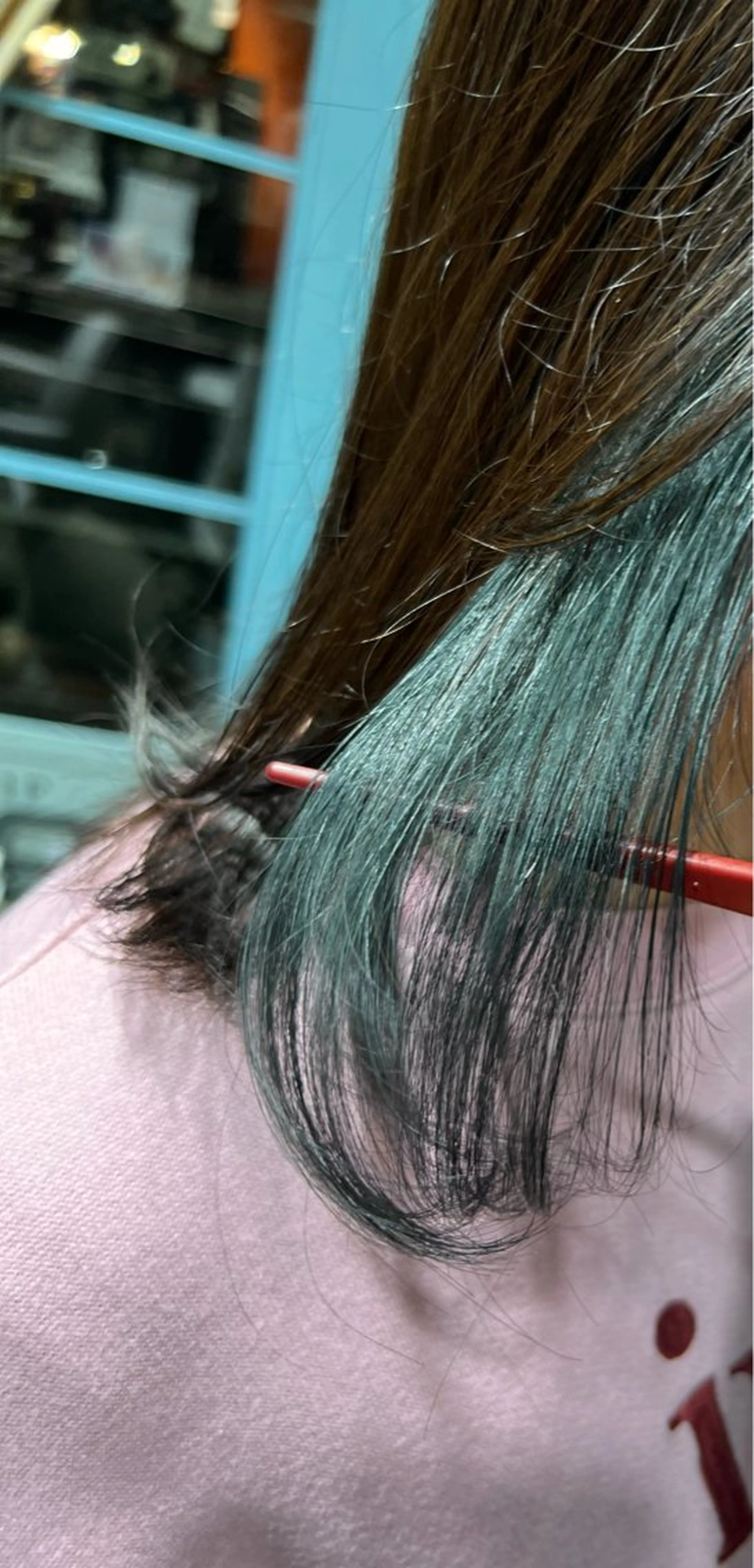 ミディアム カラー イヤリングカラー インナーカラー PON　ハイトーン ショートカット心斎橋のヘアスタイル