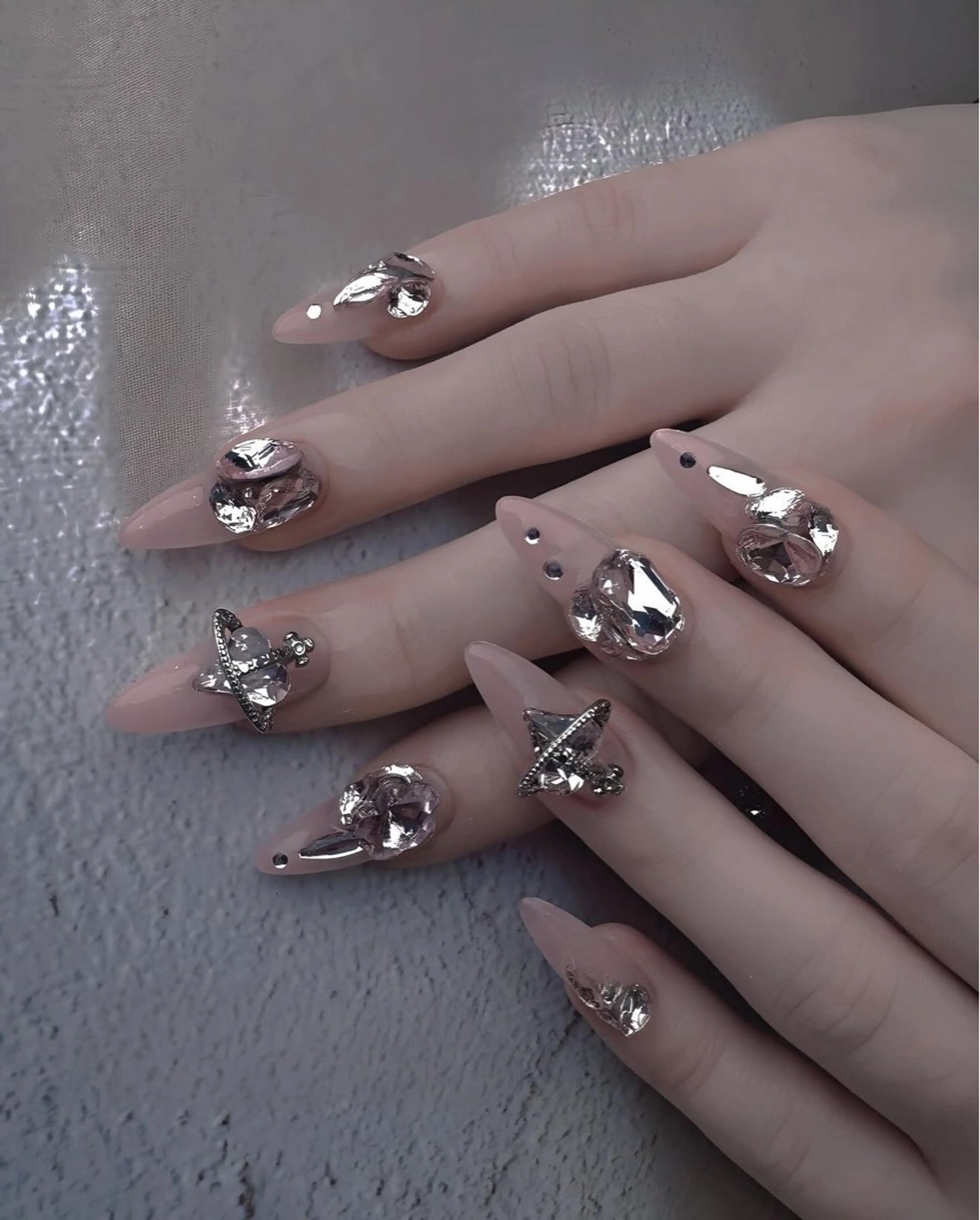 ネイル アニマル柄 オーロラネイル チークネイル フラッシュネイル ジェルネイル ハンドネイル Tira Nailのネイルデザイン