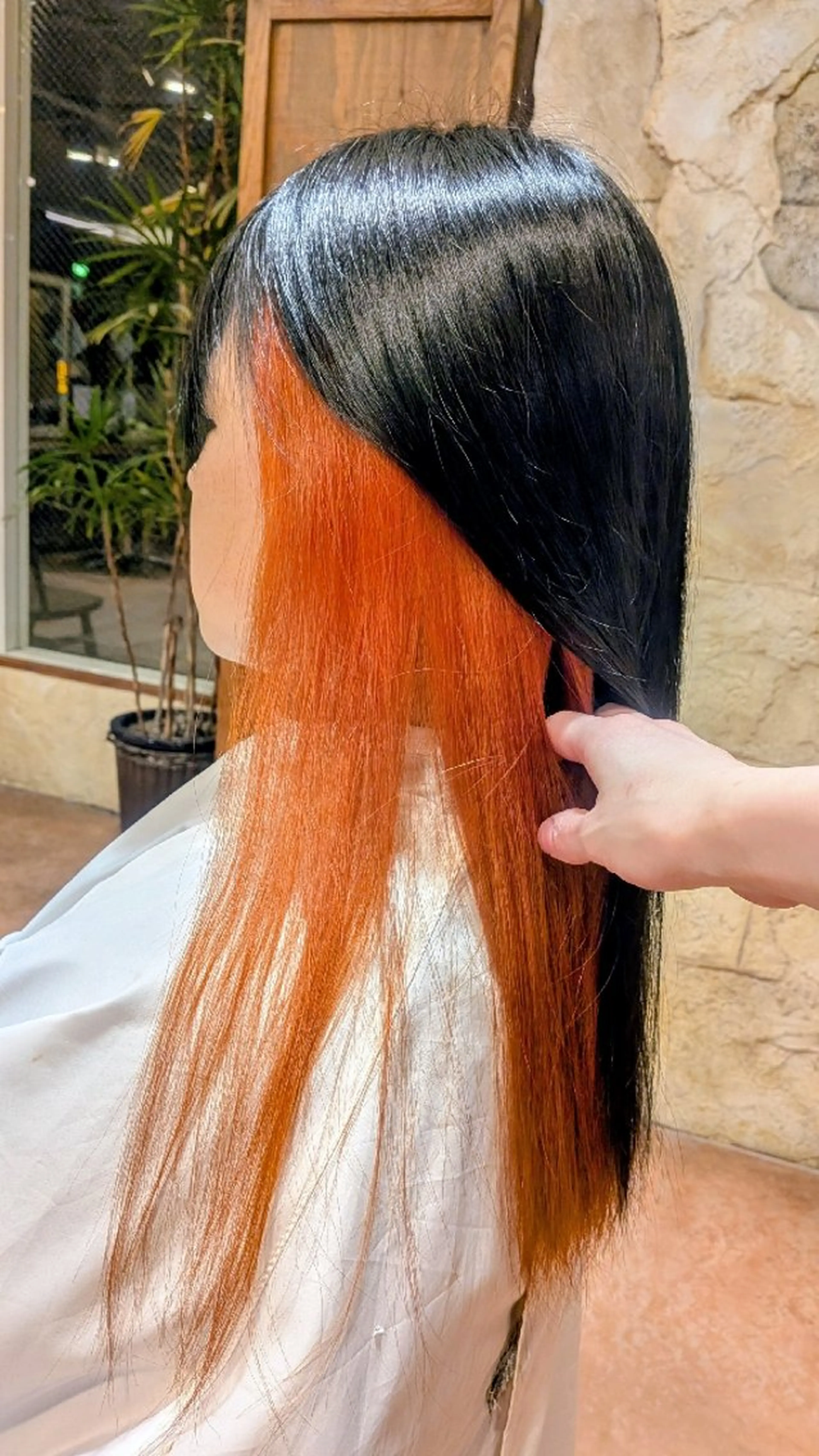 カラー ブリーチ インナーカラー オレンジ 梅原 瑞雪のヘアスタイル