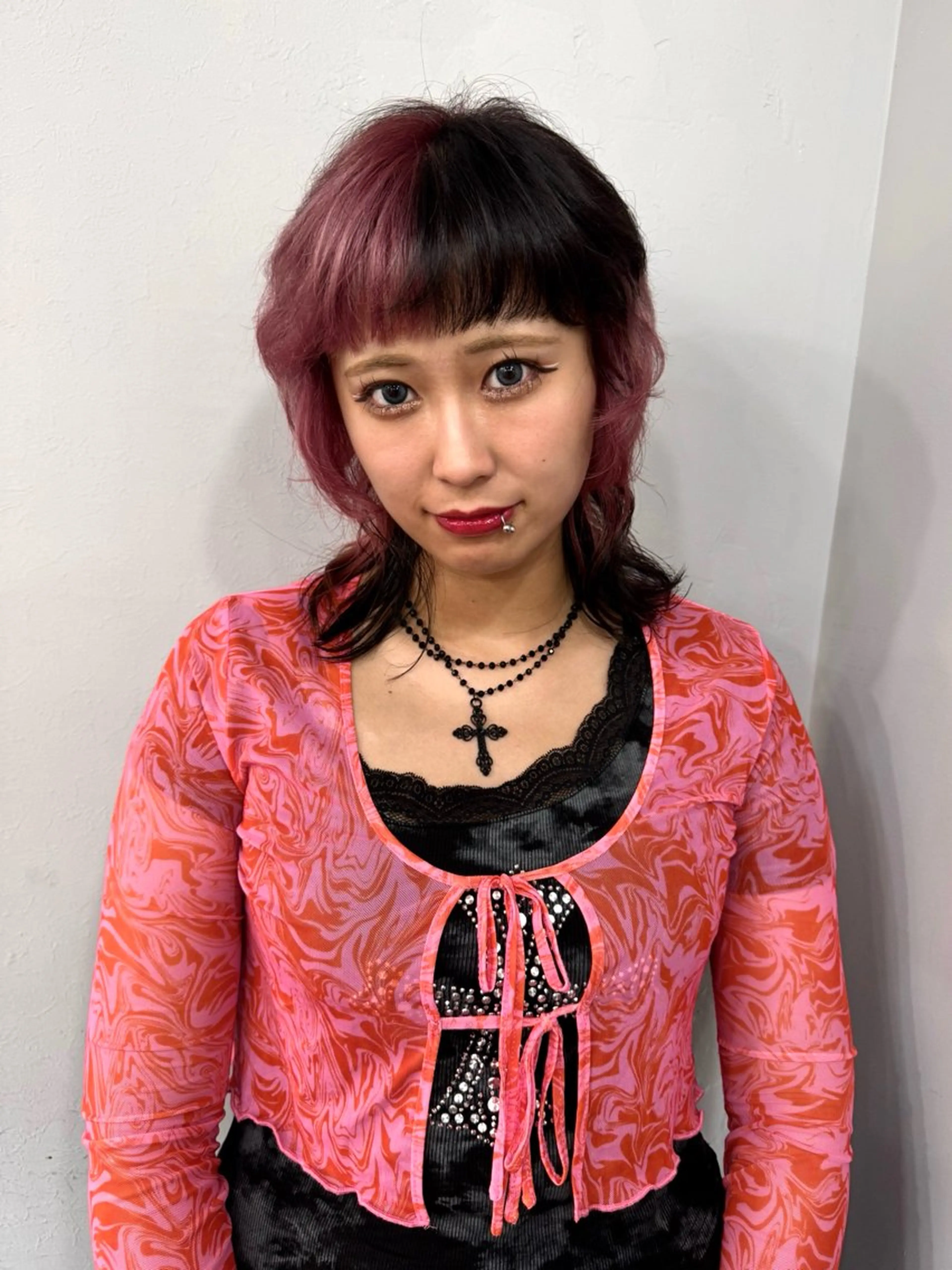 ミディアム アッシュ カット ヘアカラー トリートメント ブリーチ/デザイン/ Rurikaのヘアスタイル