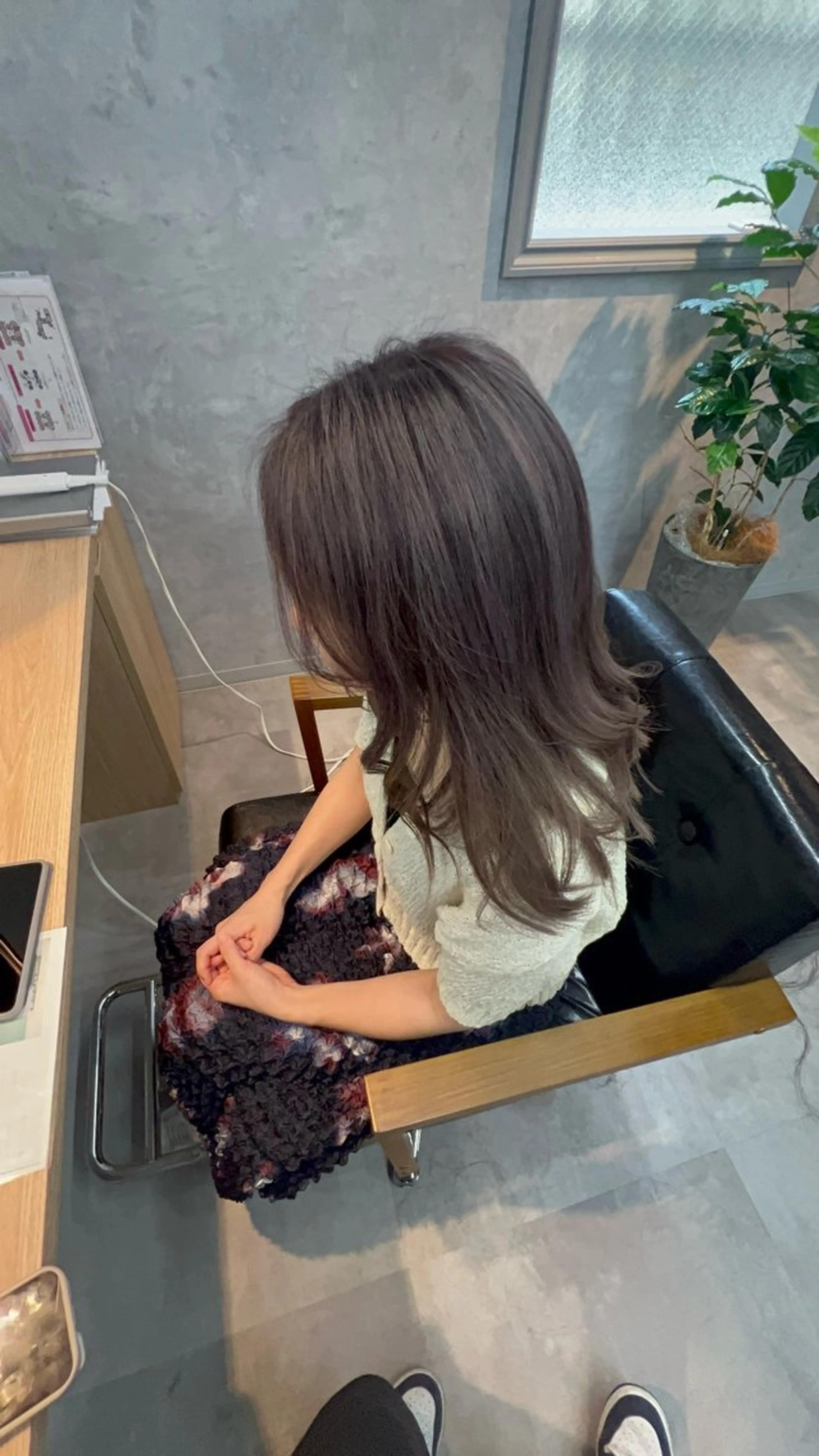 セミロング ヘアカラー motoトップカラー リスト/ブリーチカラのヘアスタイル