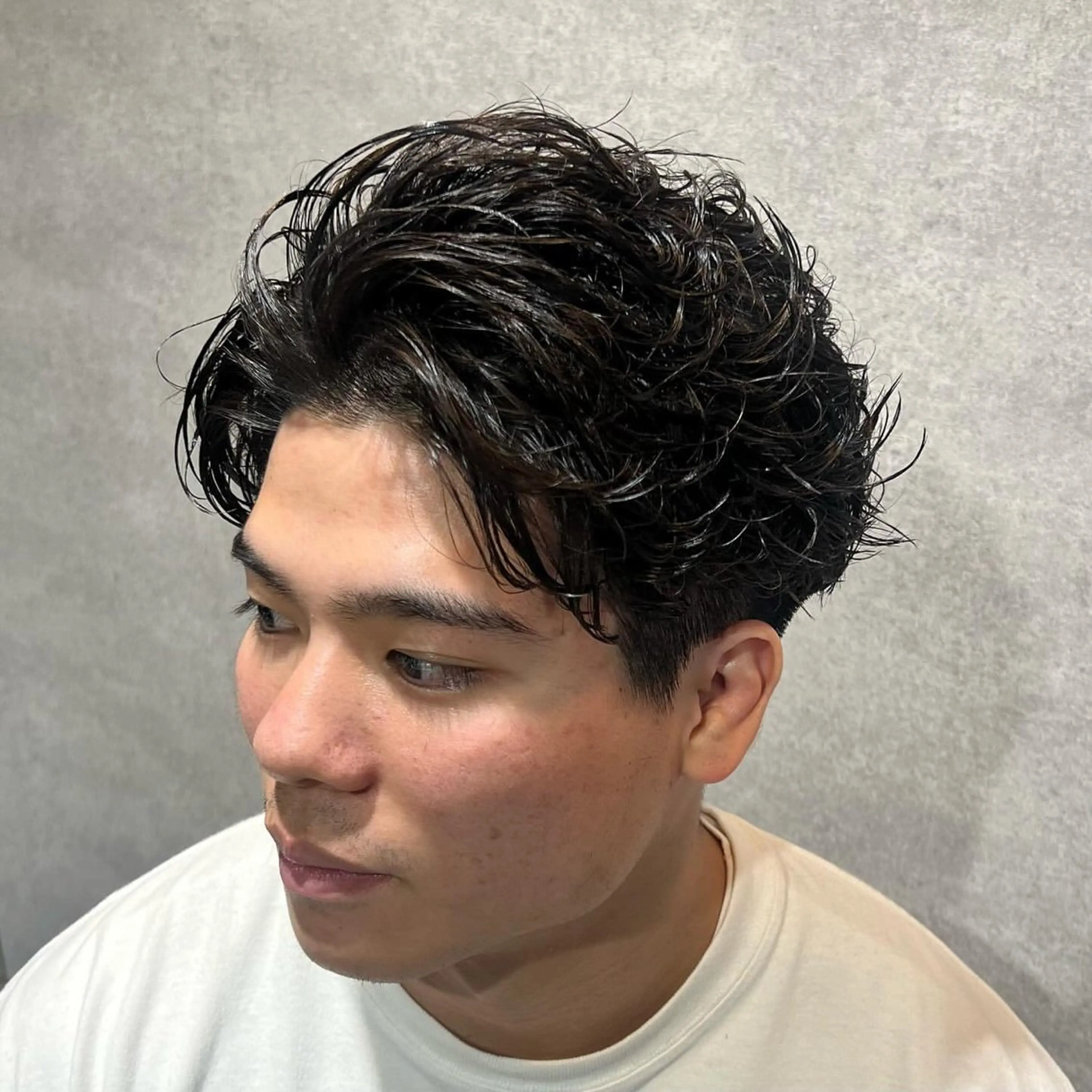 ショート カラー パーマ ヘアアレンジ メンズ センターパート メンズハイライト メンズメッシュ マッシュ メンズパーマ カット パーマ トリートメント ヘッドスパ ヘアセット 仕上がり満足度No. 1🔥BLUCK🔥のヘアスタイル