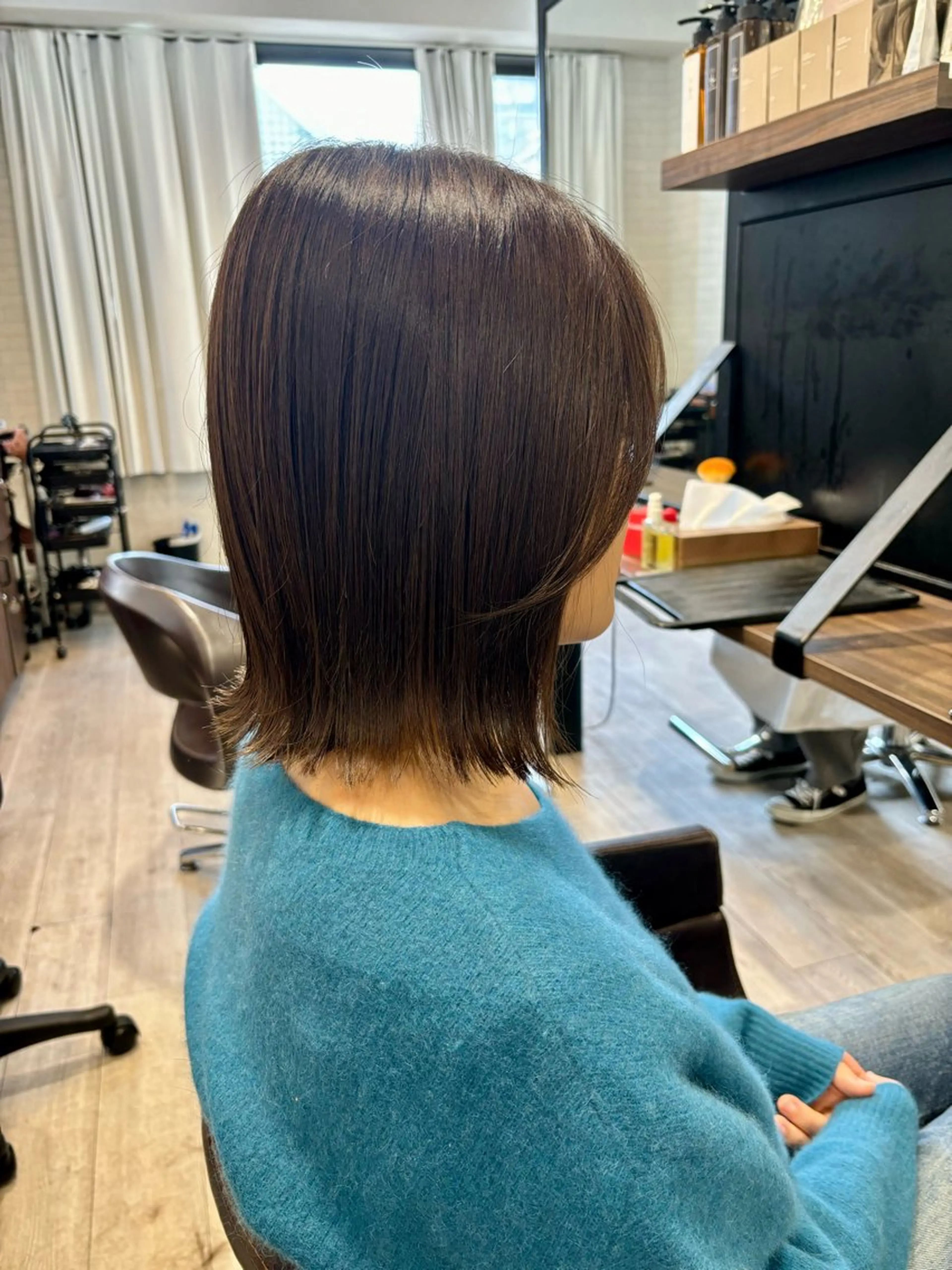 ミディアム カラー ベージュカラー オリーブベージュ ボブ 外ハネヘア 井上 光のヘアスタイル