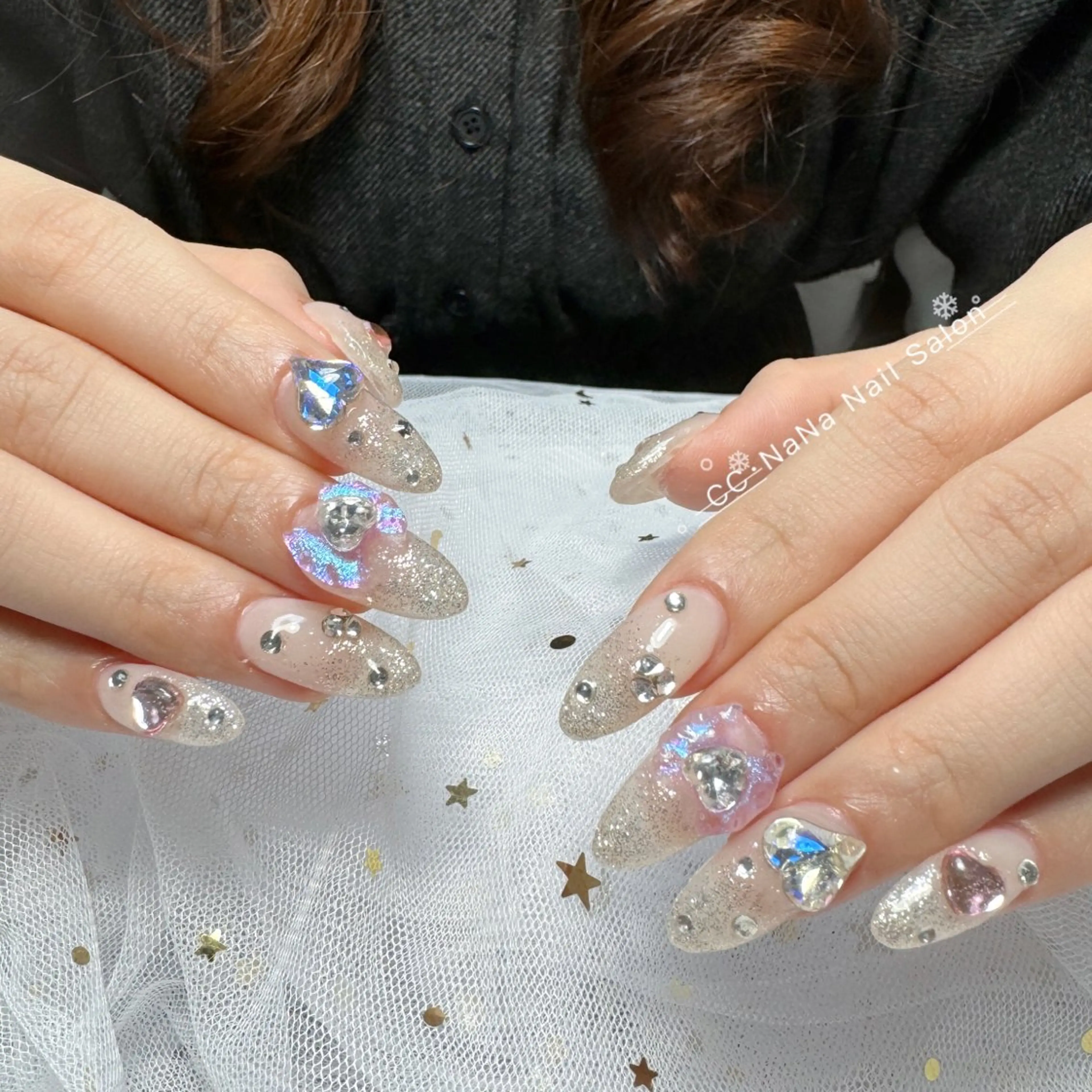 ネイル チークネイル フラッシュネイル ハート キラキラネイル 韓国ネイル ハンドネイル CC NaNa ワンホンネイル🌙Nのネイルデザイン