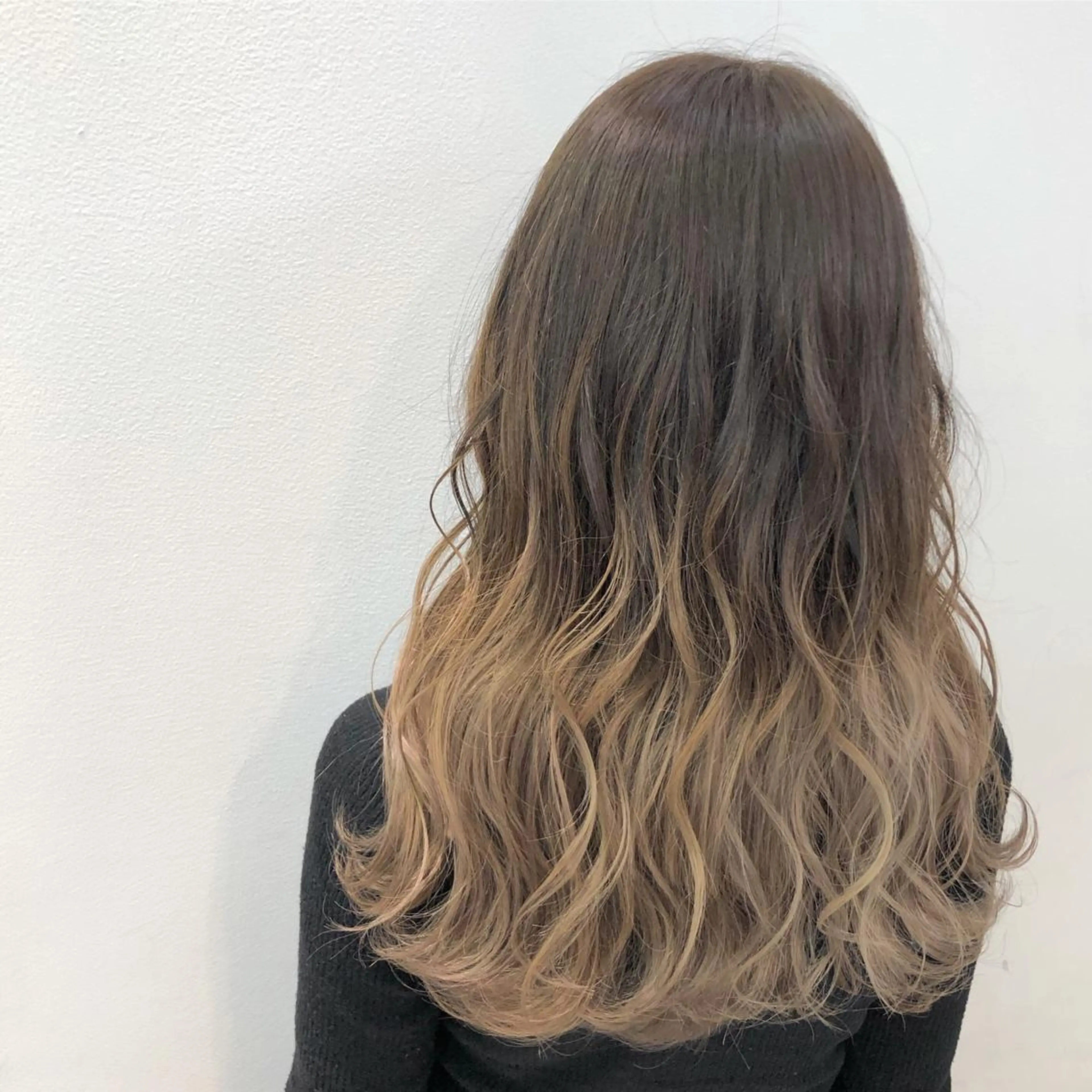 ロング カラー 渡邊 唯のヘアスタイル