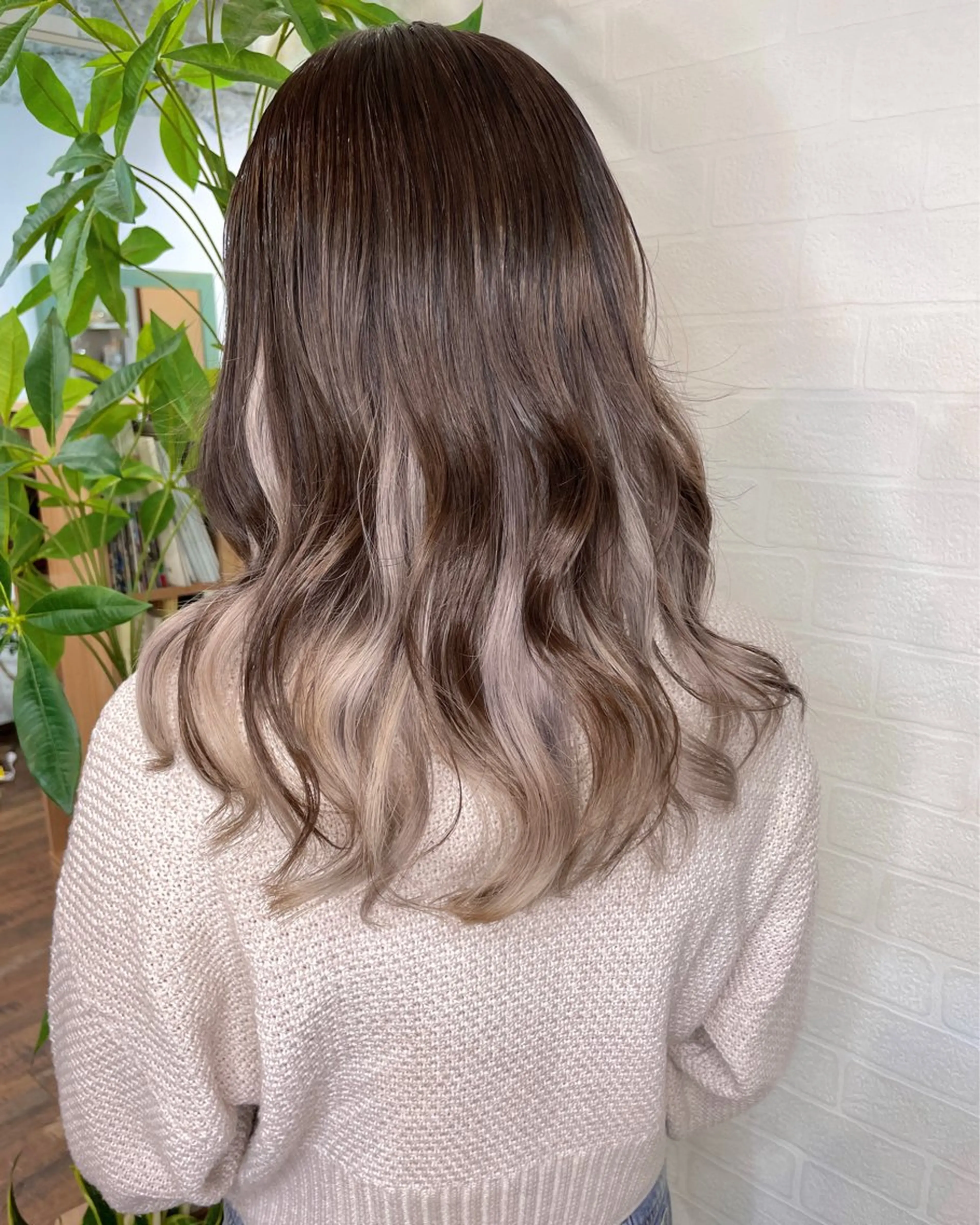 セミロング カラー グレージュ インナーカラー Re:ta Hair 飯田淳平のヘアスタイル