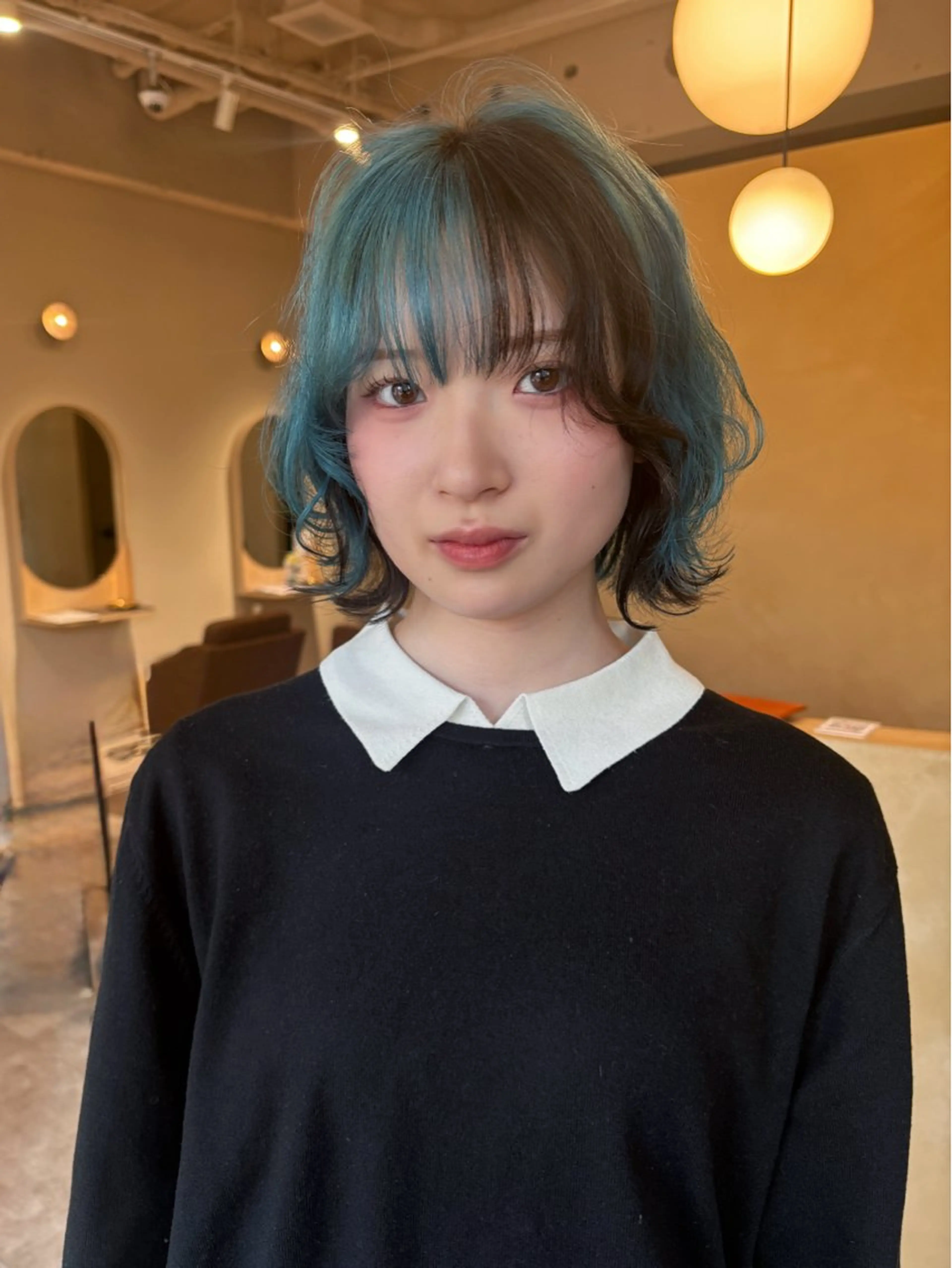 ミディアム 西田 朋華のヘアスタイル