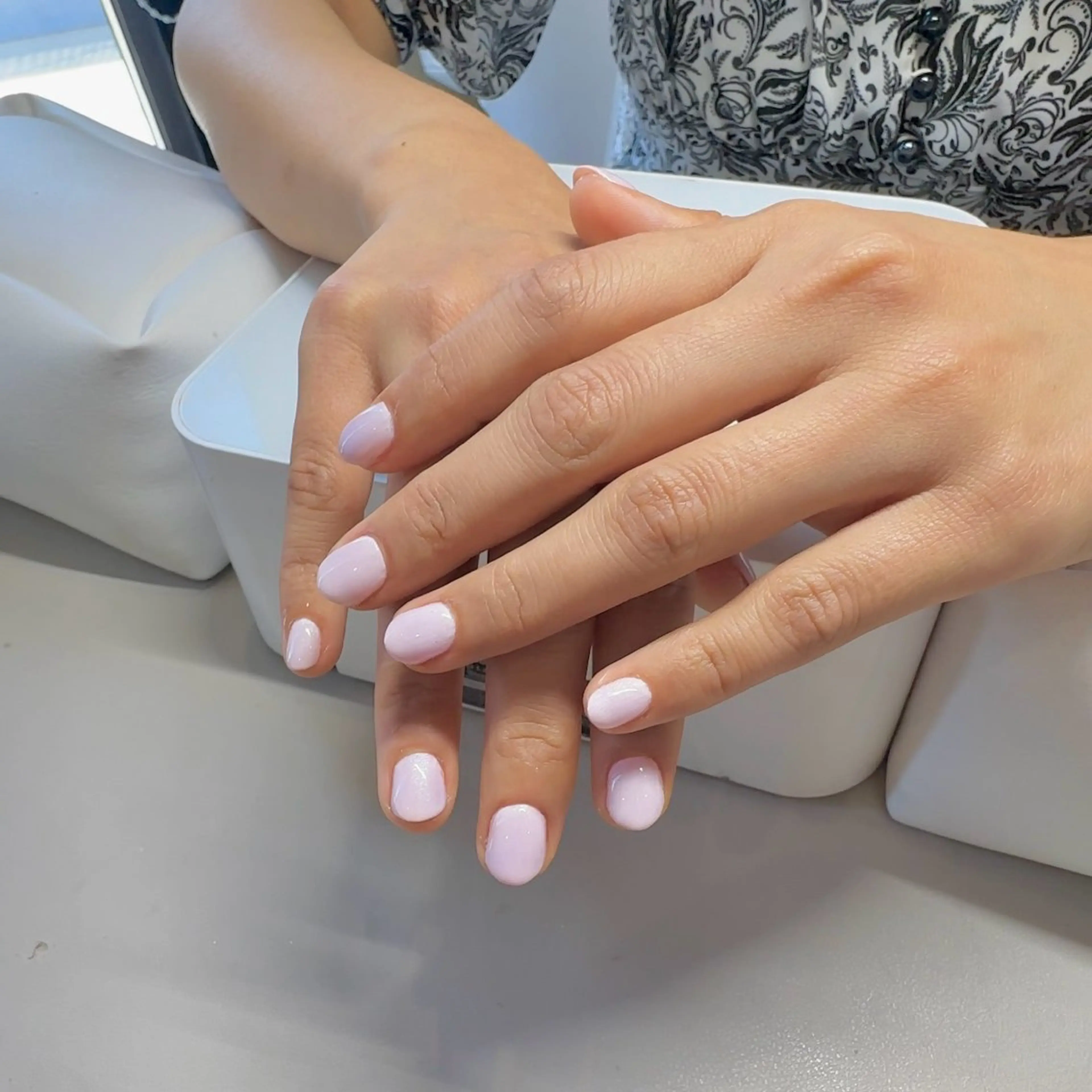 ネイル オフィスネイル ワンカラーネイル ピンク シンプルネイル 佐久間 晴葵のネイルデザイン