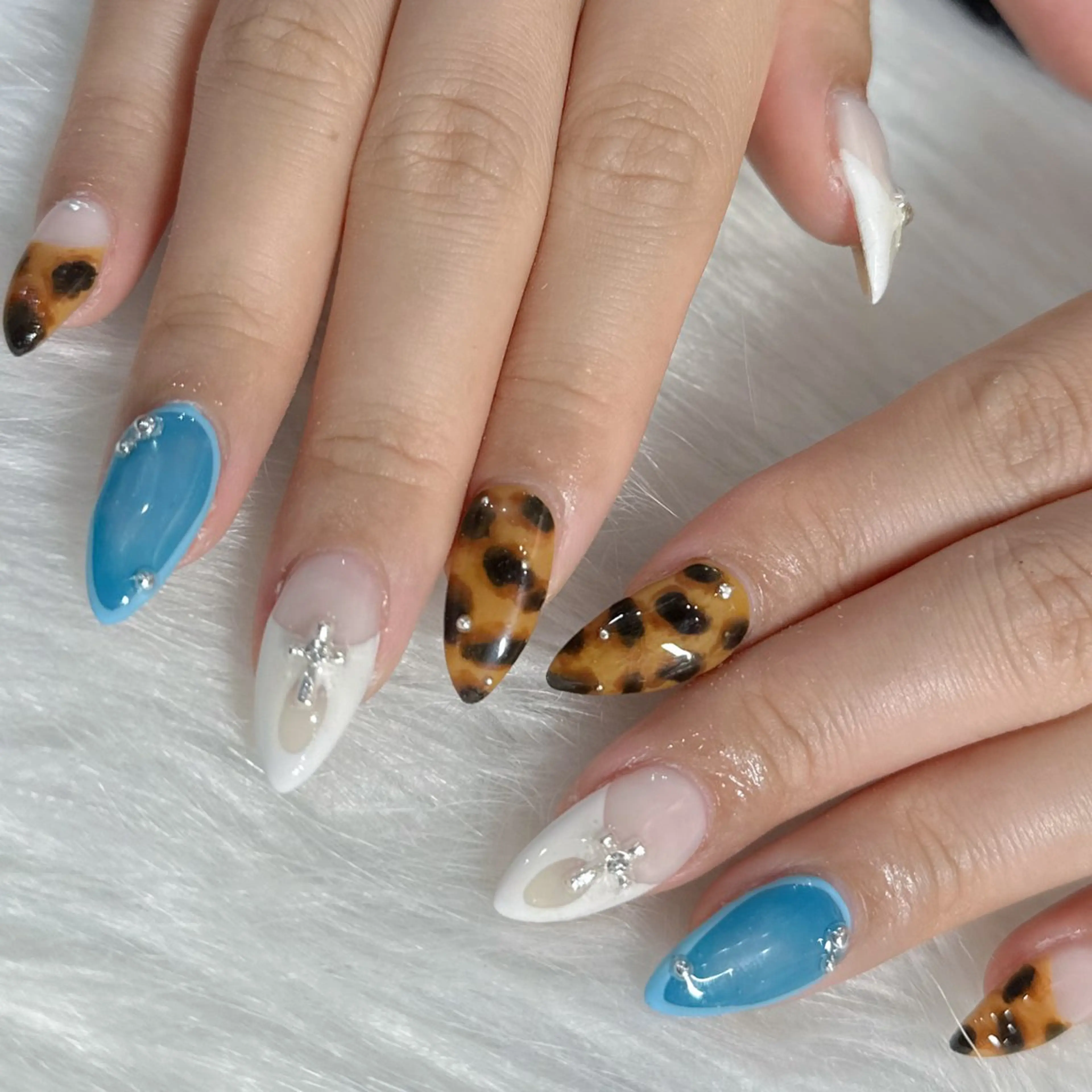 ネイル ハンドネイル フットネイル LAVISH nanamiのネイルデザイン