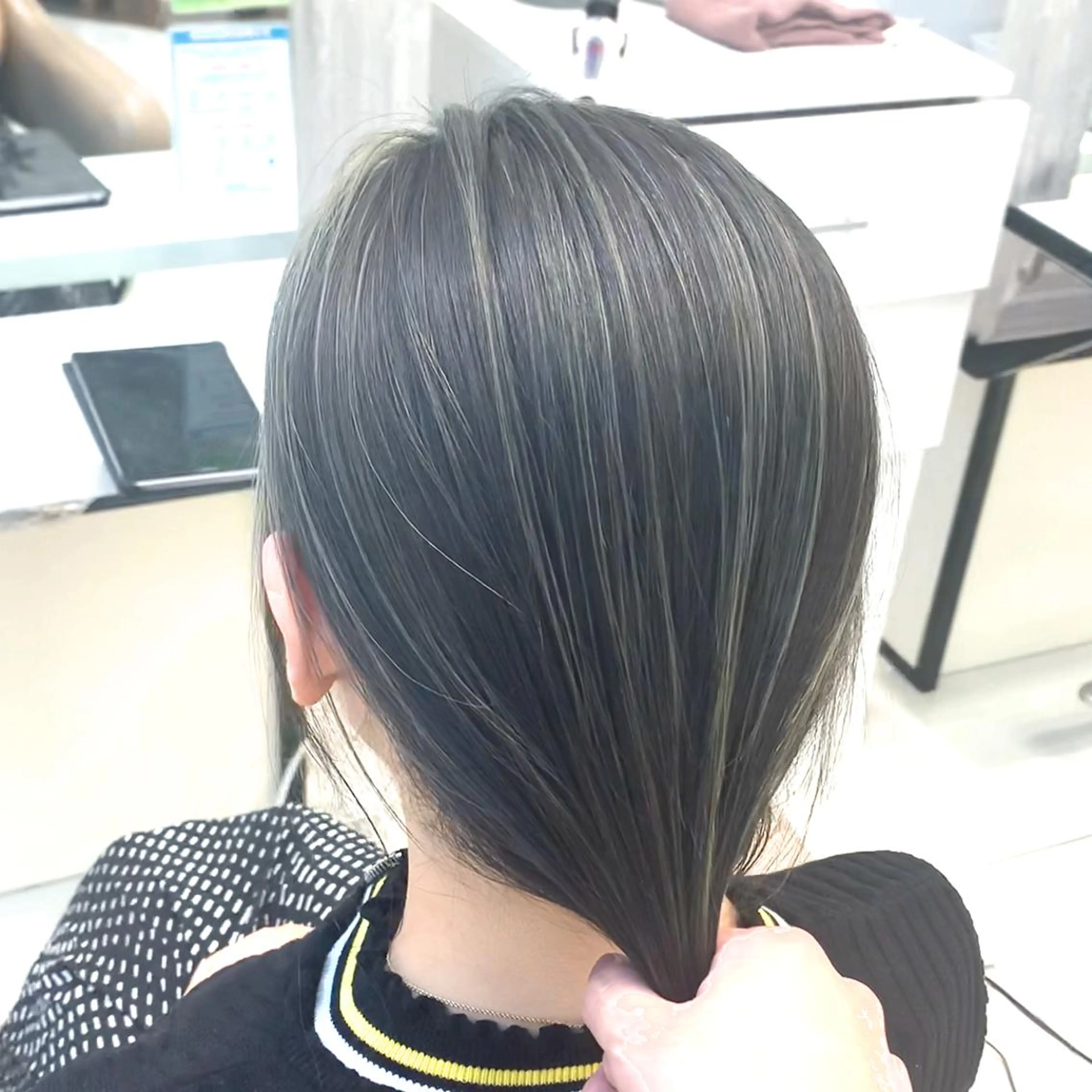 ミディアム 美容歴15年 岩田芳郎のヘアスタイル