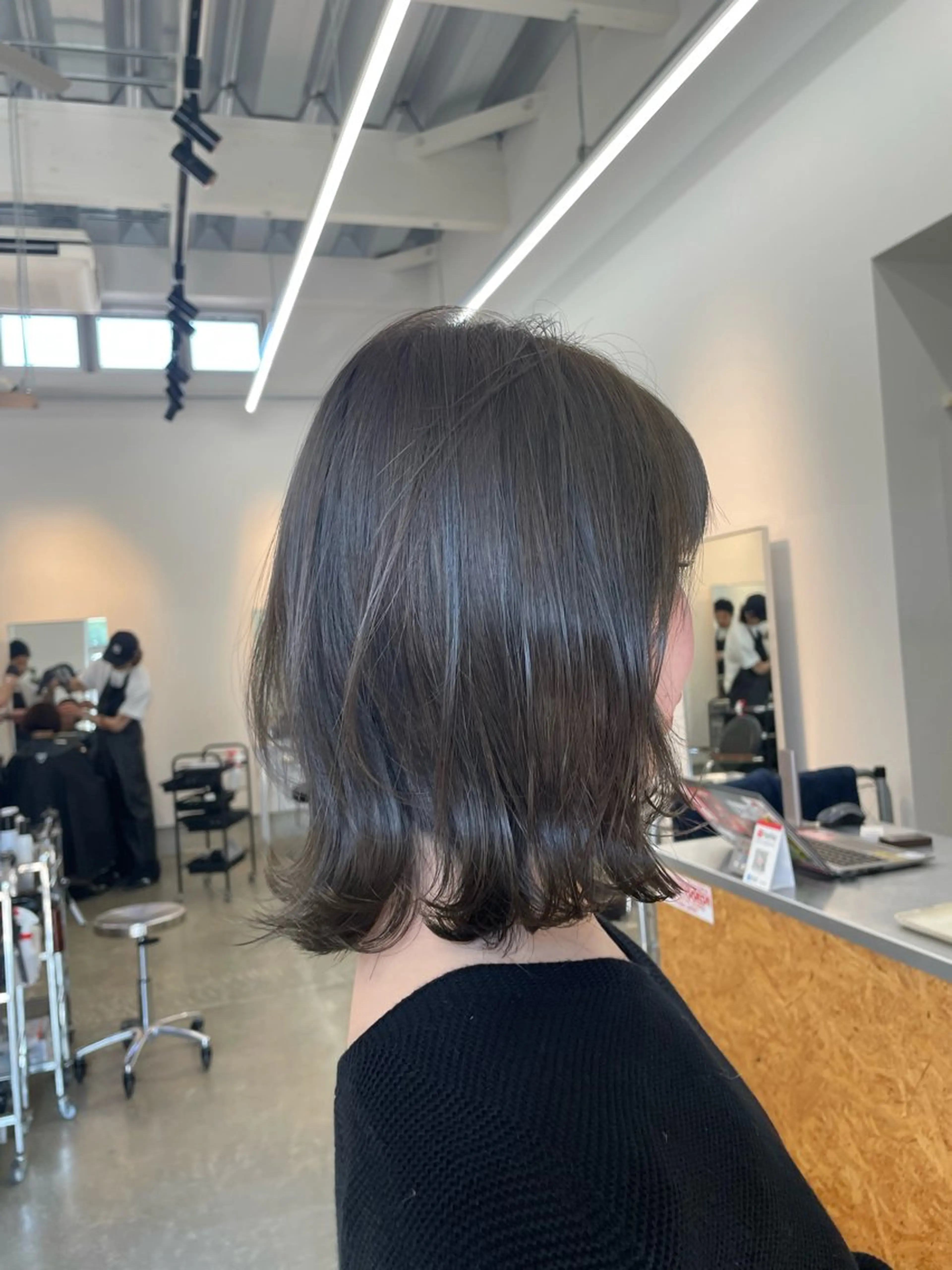 ミディアム カラー くびれヘア カット ヘアカラー トリートメント 宮本 祥生のヘアスタイル