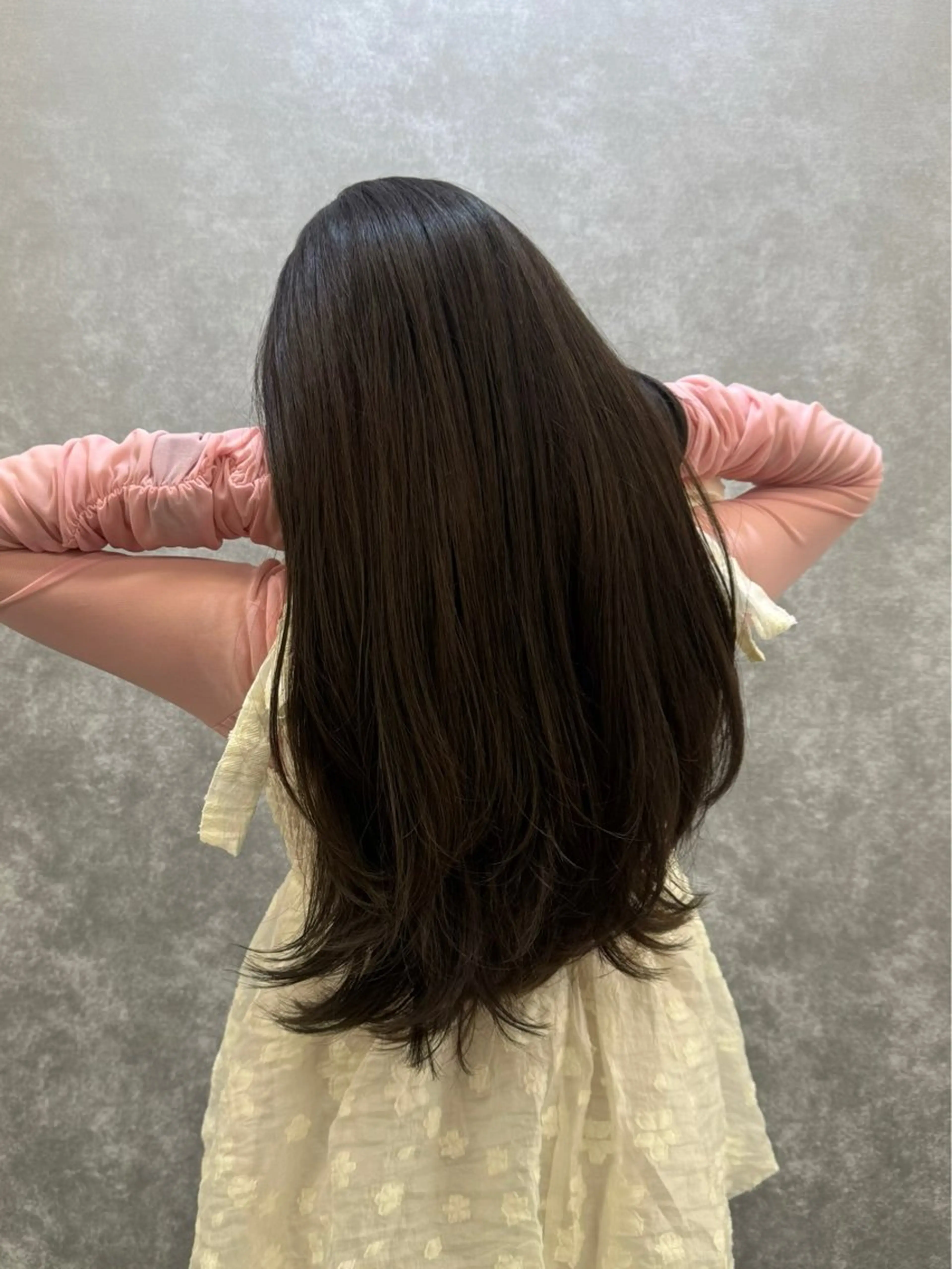 ロング カラー グレージュ オリーブグレージュ オリーブグレー カット ヘアカラー 🕯コバ/レイヤー/ 複雑履歴美髪縮毛🕯のヘアスタイル