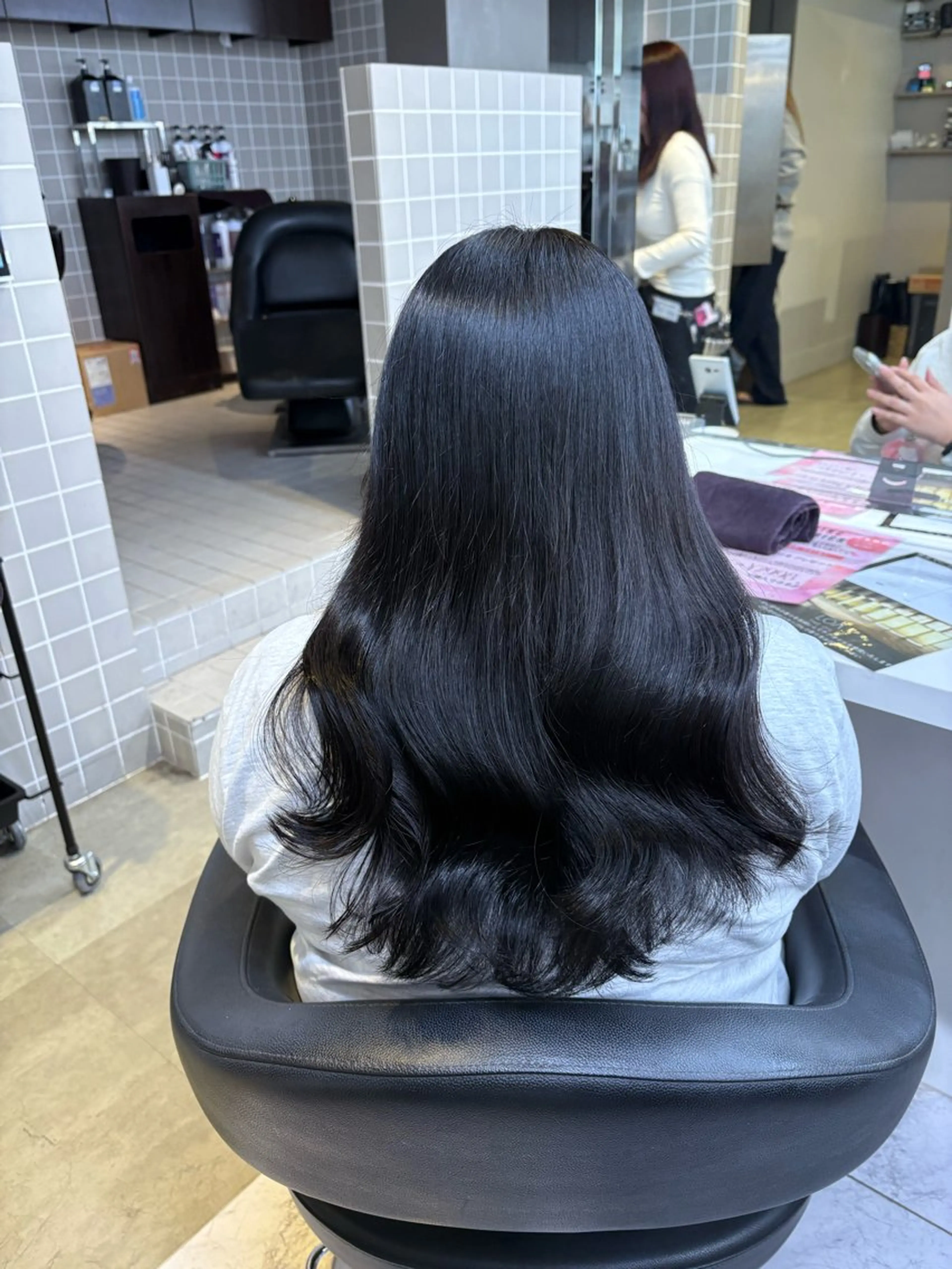 ロング カット ヘアカラー トリートメント ヘッドスパ ヘアセット 寒色＆ブリーチ特化 寒色MiOのヘアスタイル