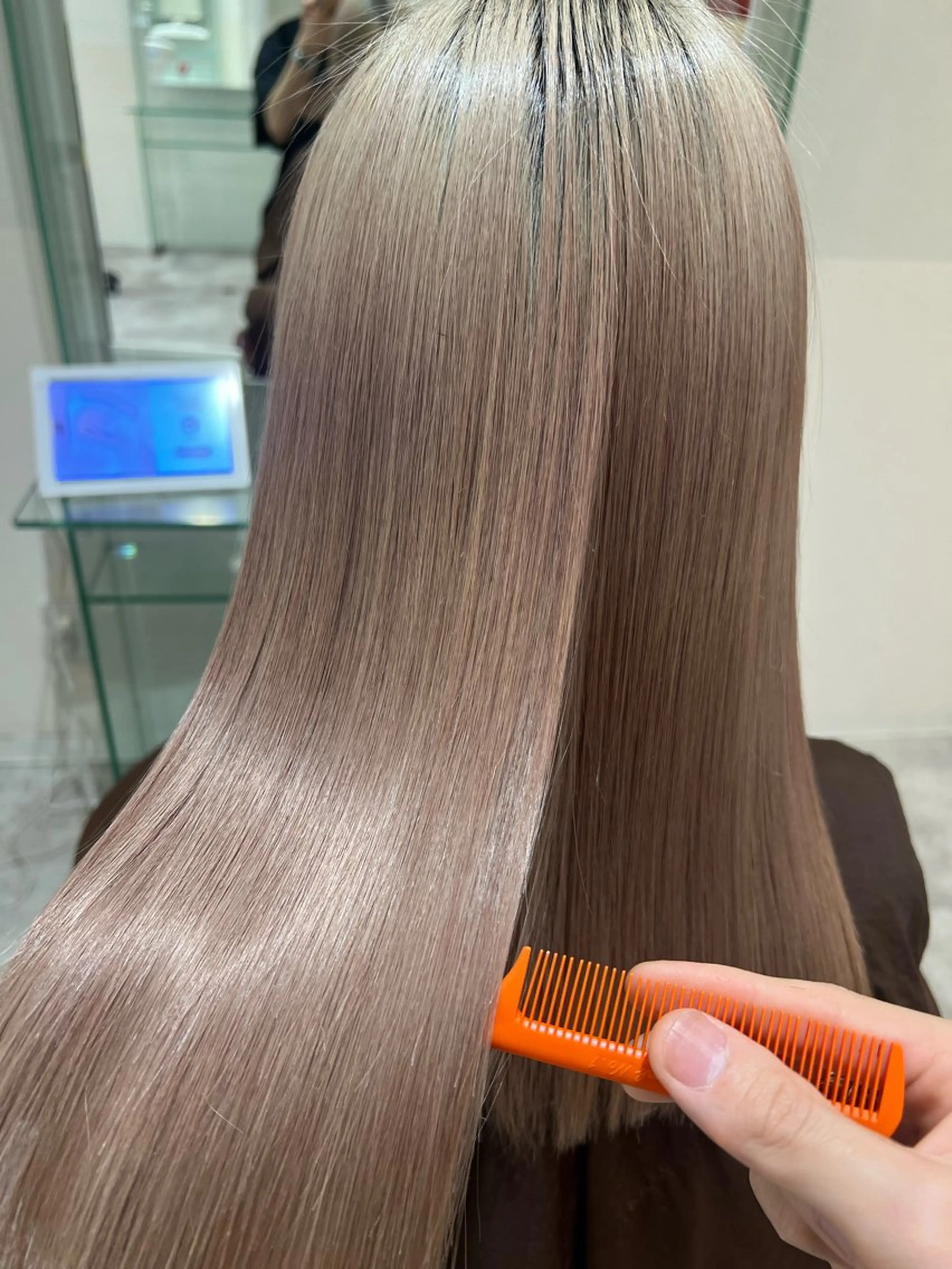 ロング カット 縮毛矯正 美髪矯正/髪質改善 /透明感ある艶カラーのヘアスタイル