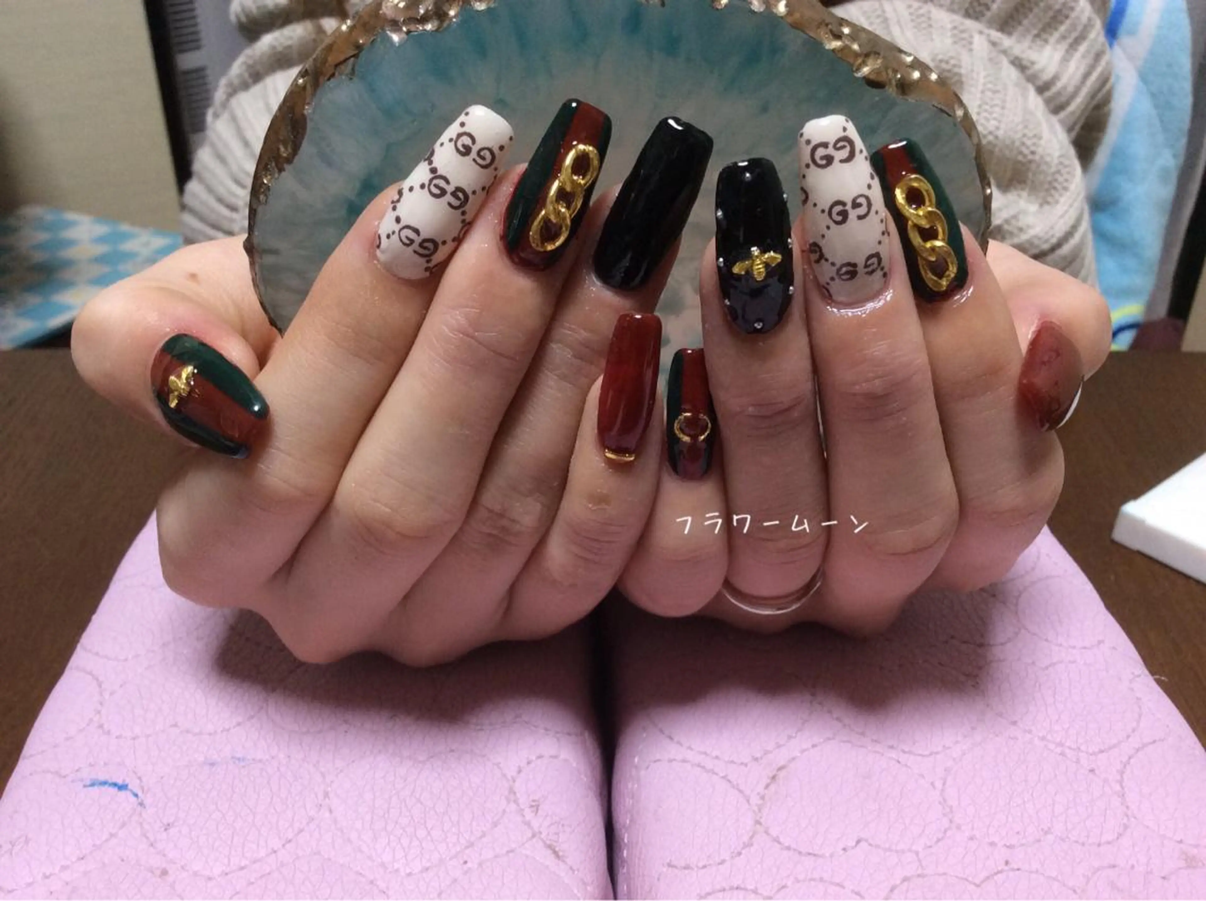 ネイル フラワー ムーンのネイルデザイン