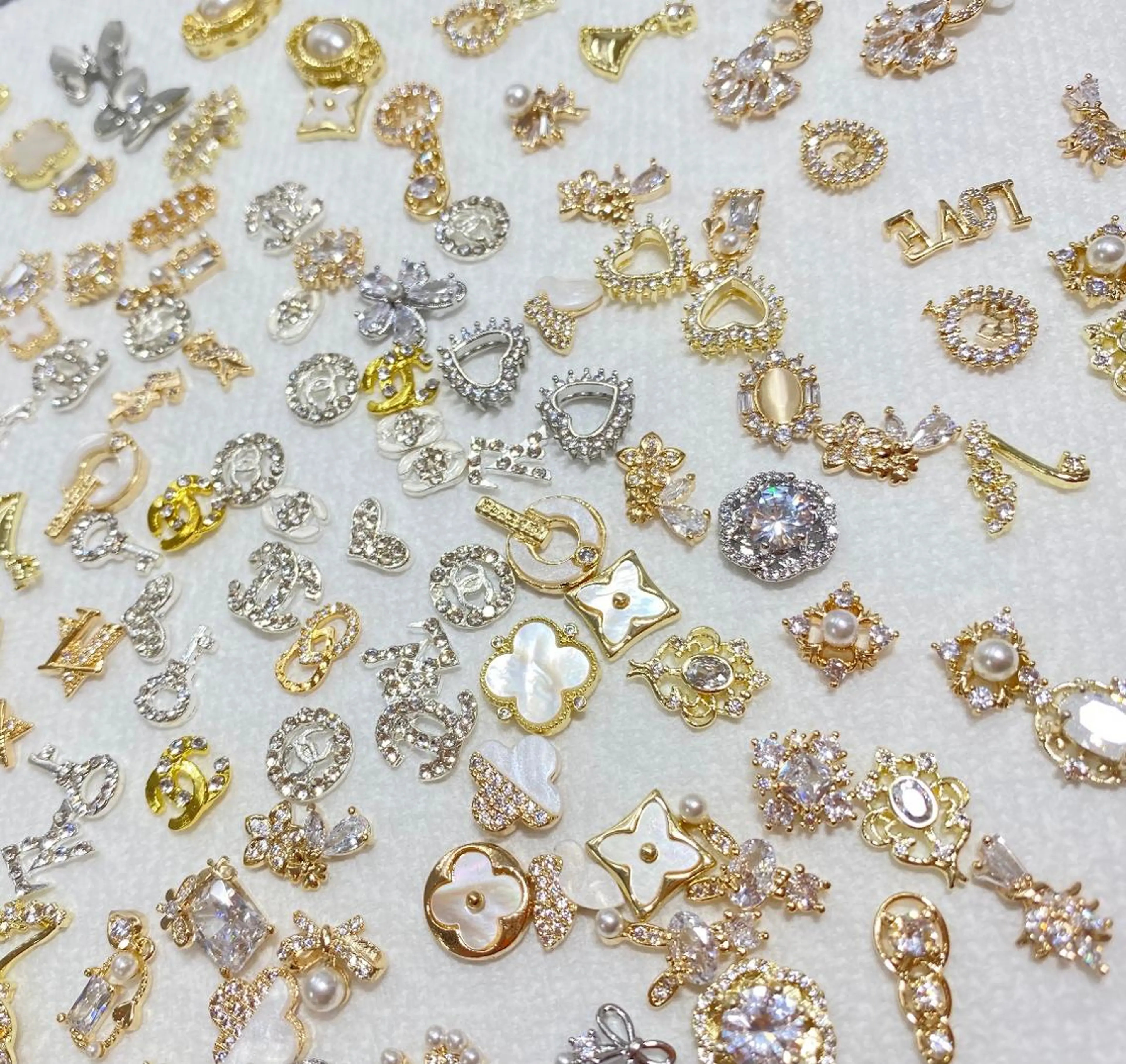 ネイル I-nailロング /ワンホン/キラキラのネイルデザイン