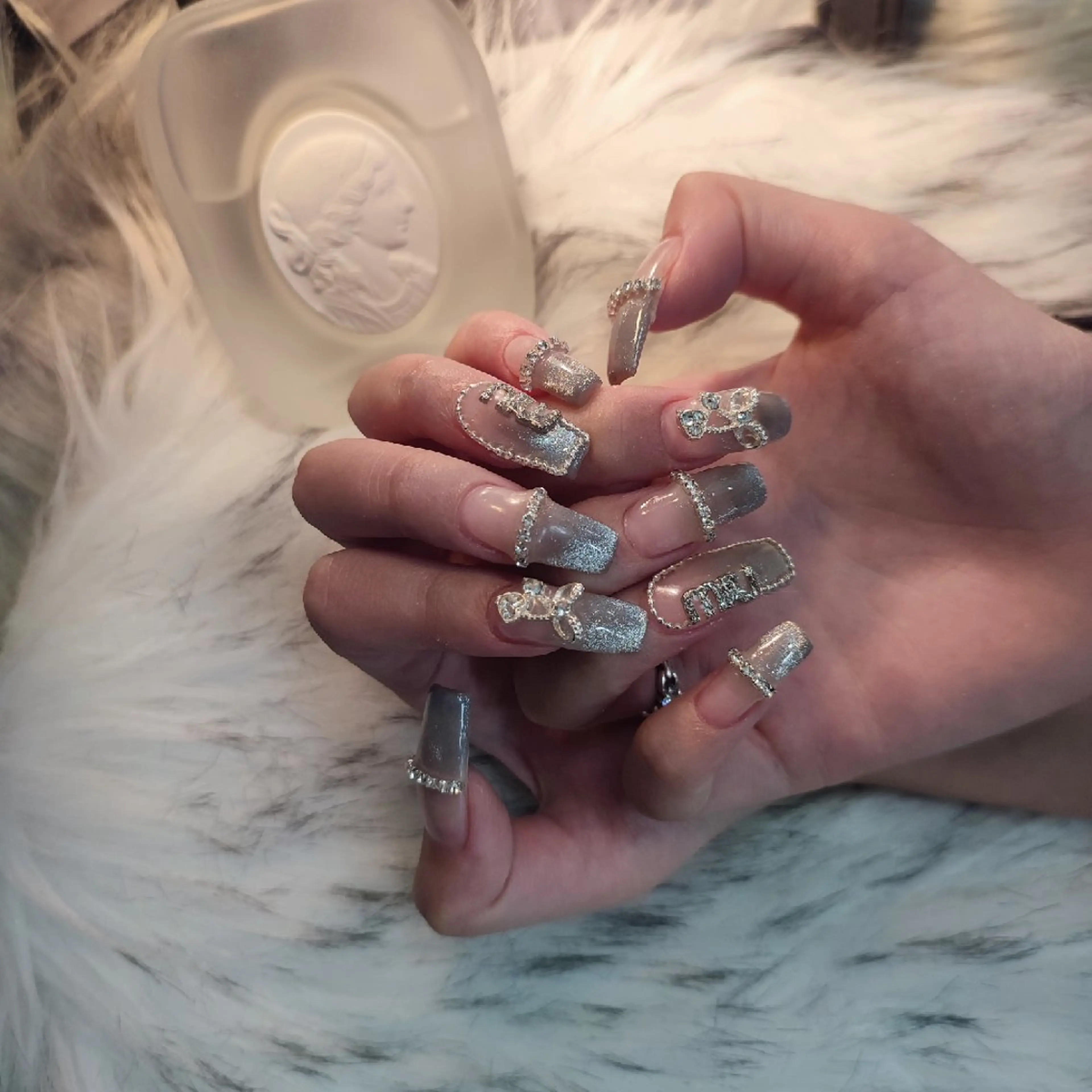 ネイル ハンドネイル RUNWAY 　　の眉毛・アイブロウイメージ