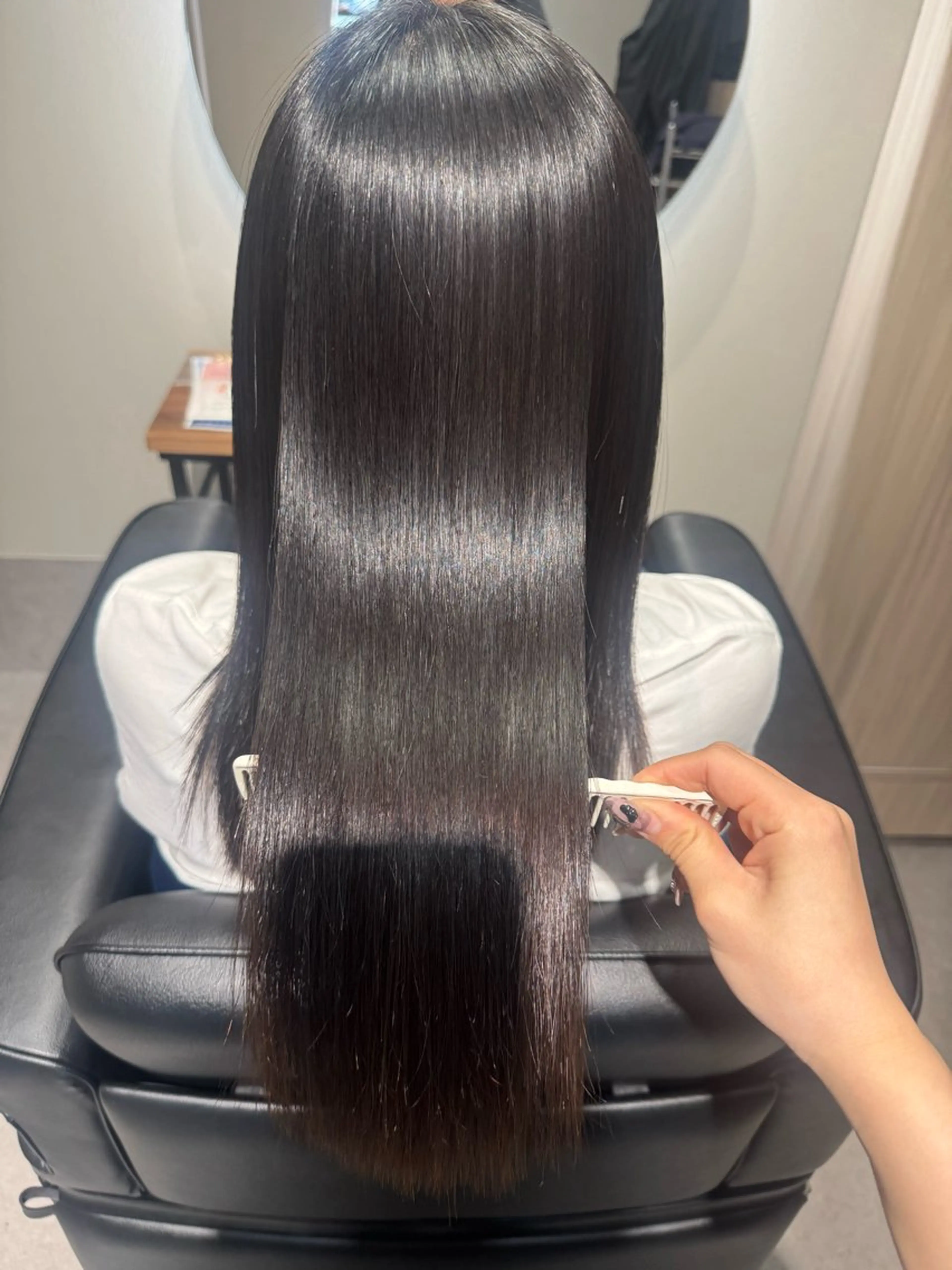 セミロング カット ヘアカラー 縮毛矯正 トリートメント NAVY 橋本心 縮毛矯正のヘアスタイル