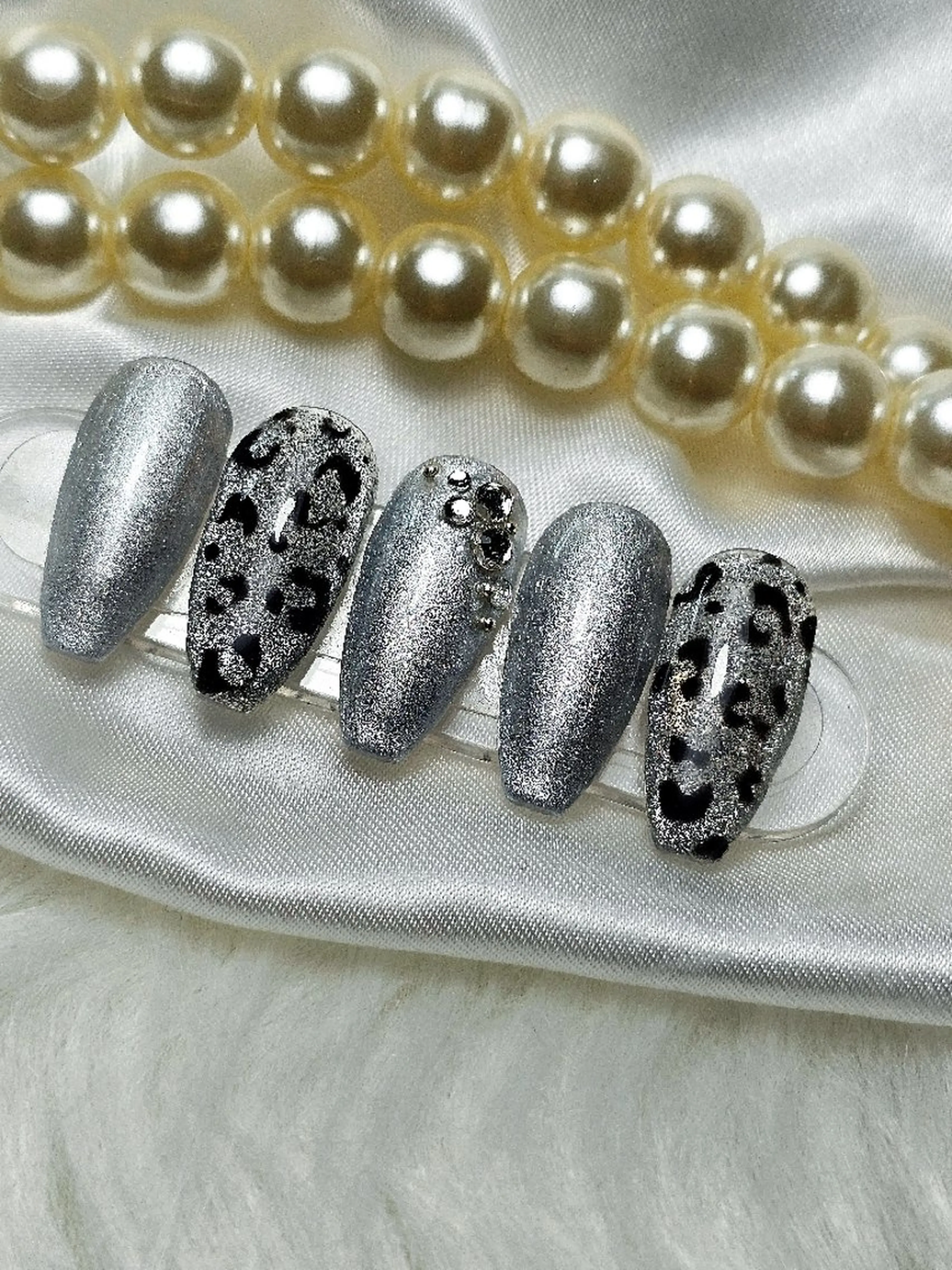 ネイル アニマル柄 Ra: Nail所属・Ra: Nail   라: 네일のネイルデザイン