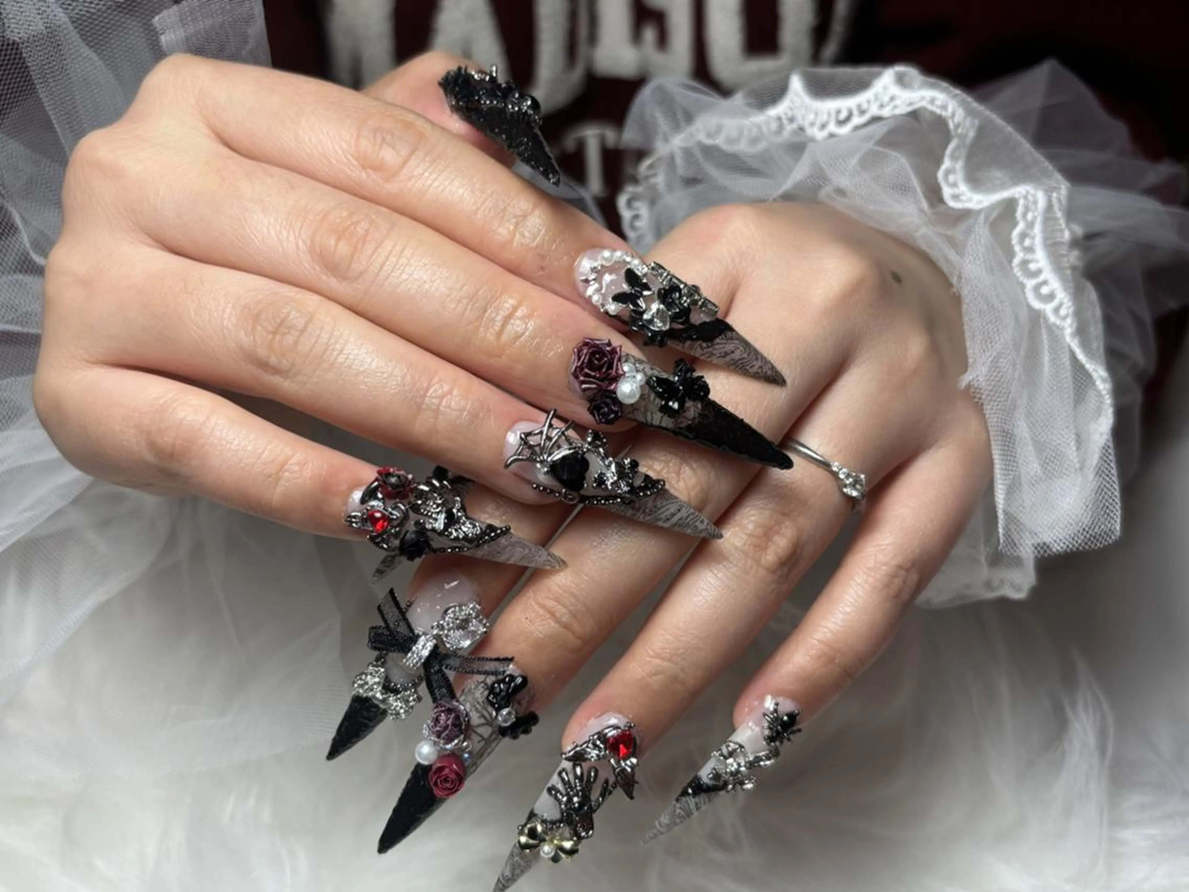 ネイル 長さ出し グラデーション 卒業式 キラキラネイル マグネットネイル Mio💖Belle Nail Salonのネイルデザイン