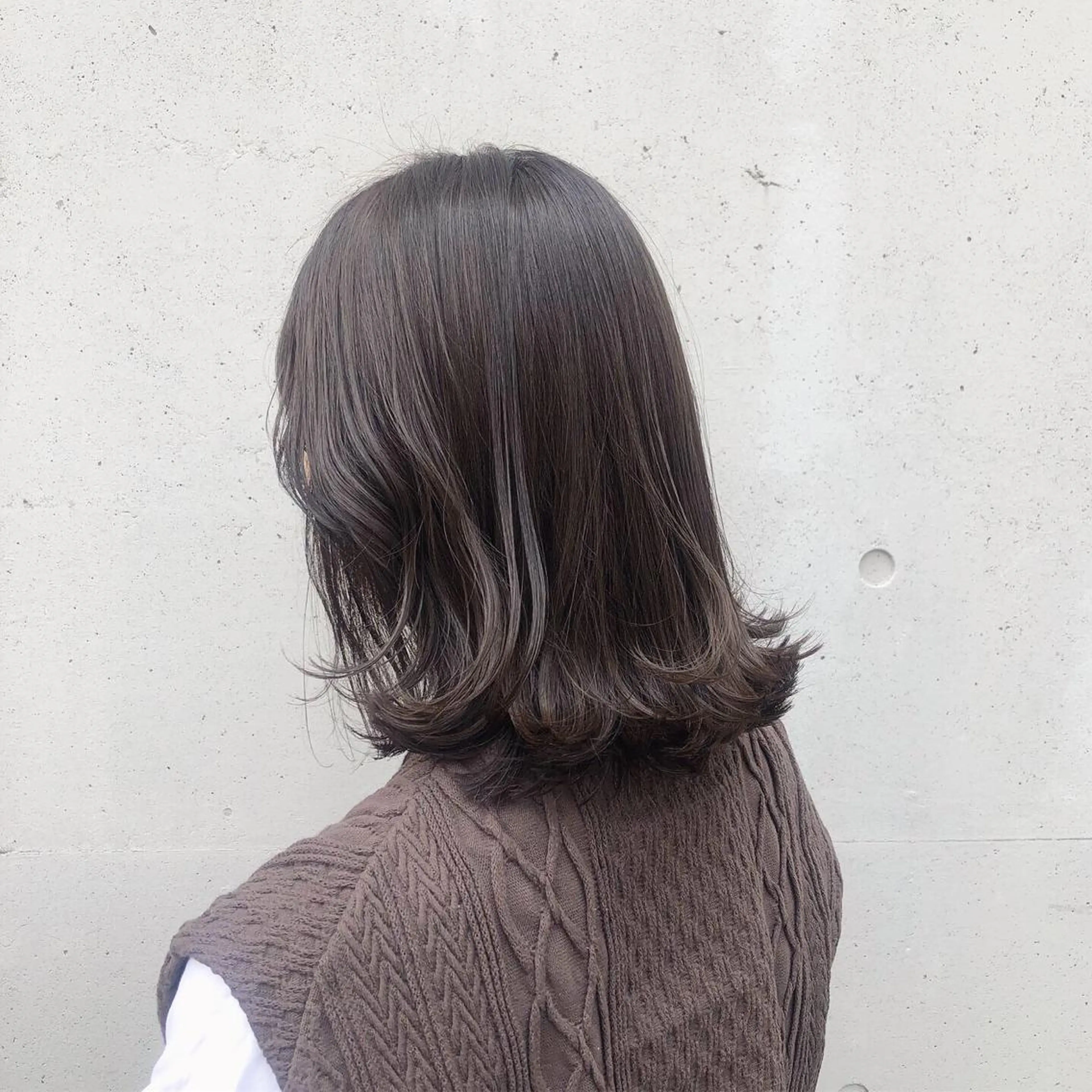 ミディアム カラー ヘアアレンジ グレージュ レイヤーカット カット ヘアカラー トリートメント 酸性縮毛矯正🧴韓国 レイヤー/髪質改善のヘアスタイル
