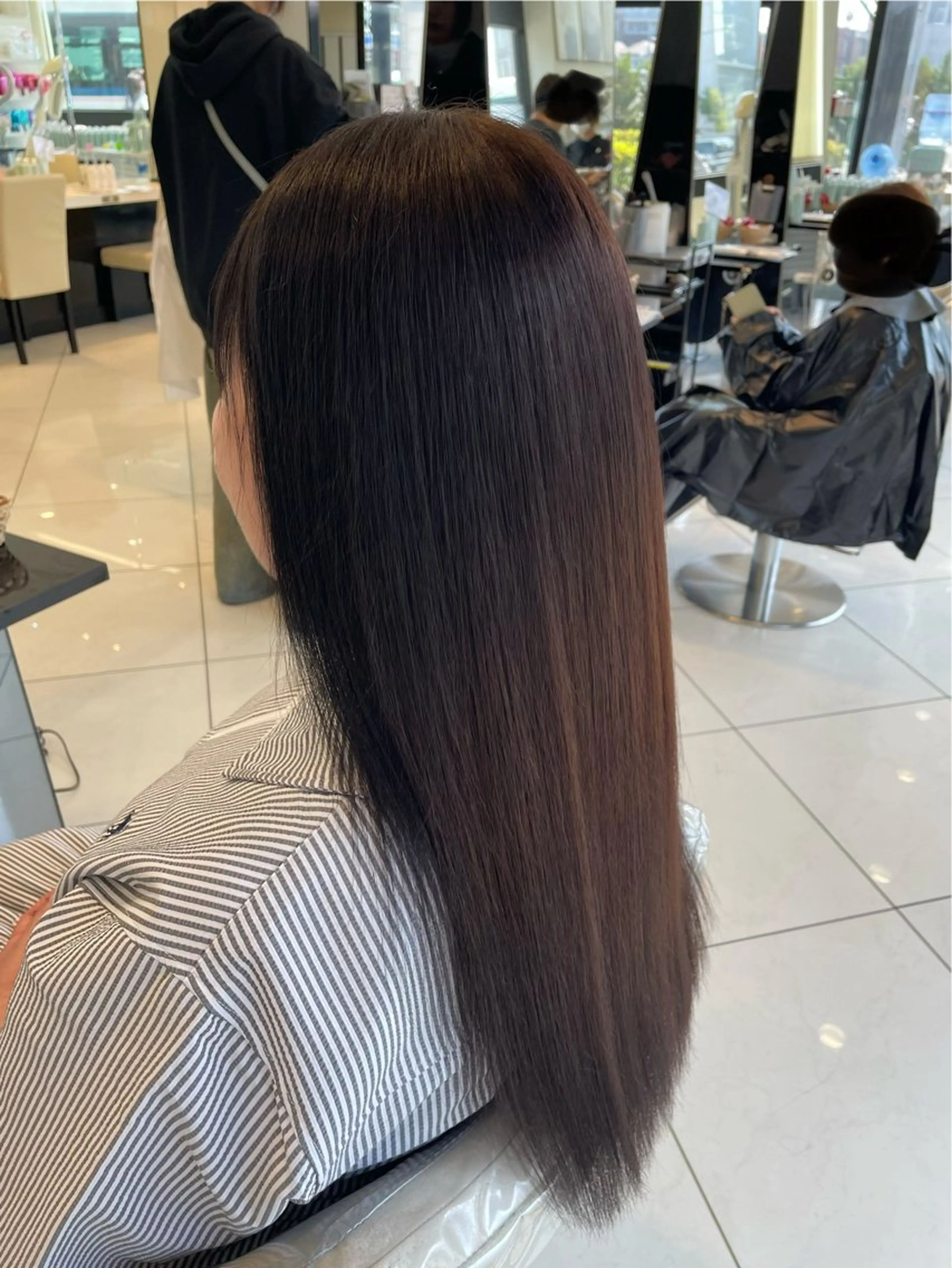 ロング カット 縮毛矯正 トリートメント 岡田 蓮美のヘアスタイル