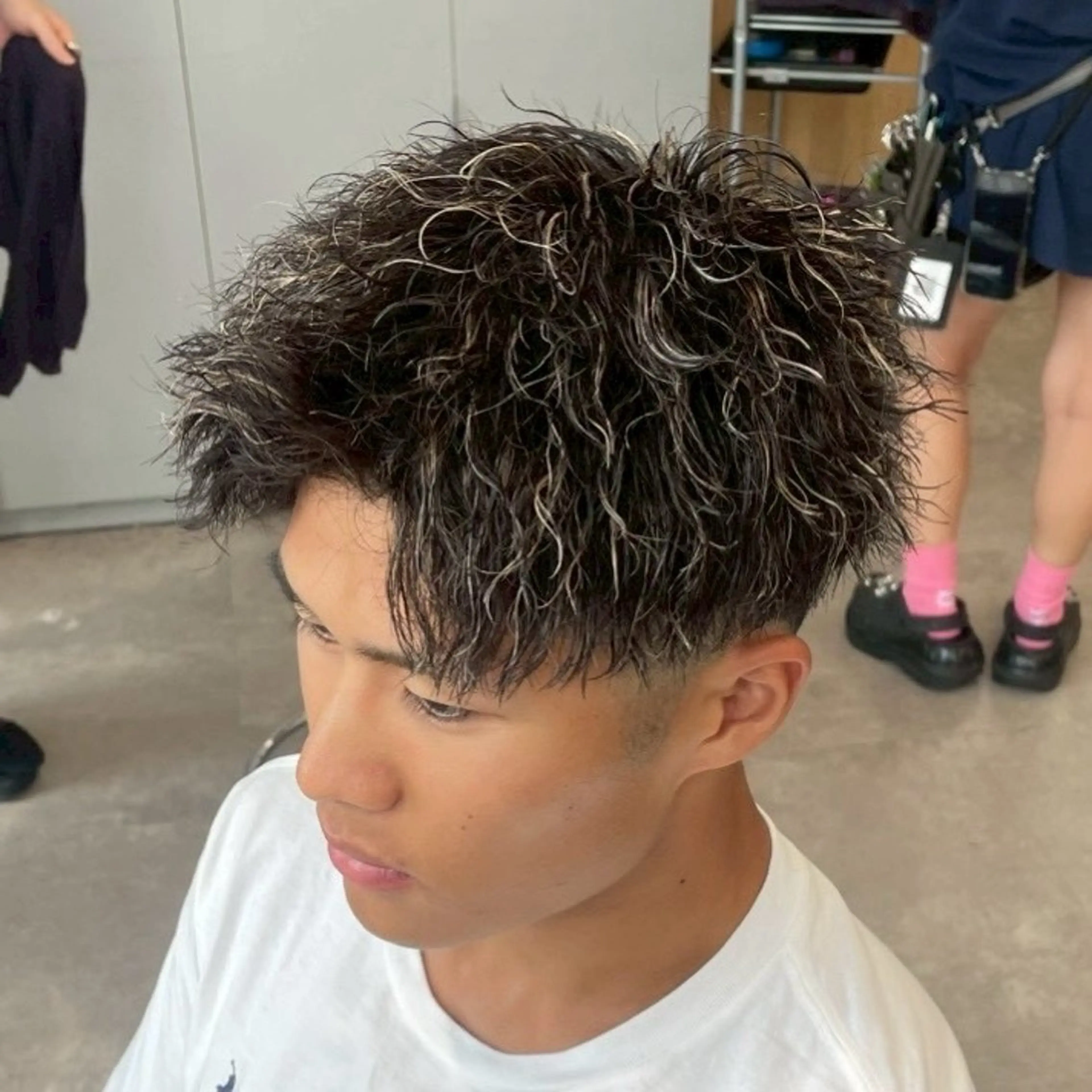 ショート カラー パーマ ヘアアレンジ メンズ キッズ メンズブリーチ マッシュ メンズパーマ シャドーパーマ 波巻きパーマ なんじょう せなのヘアスタイル