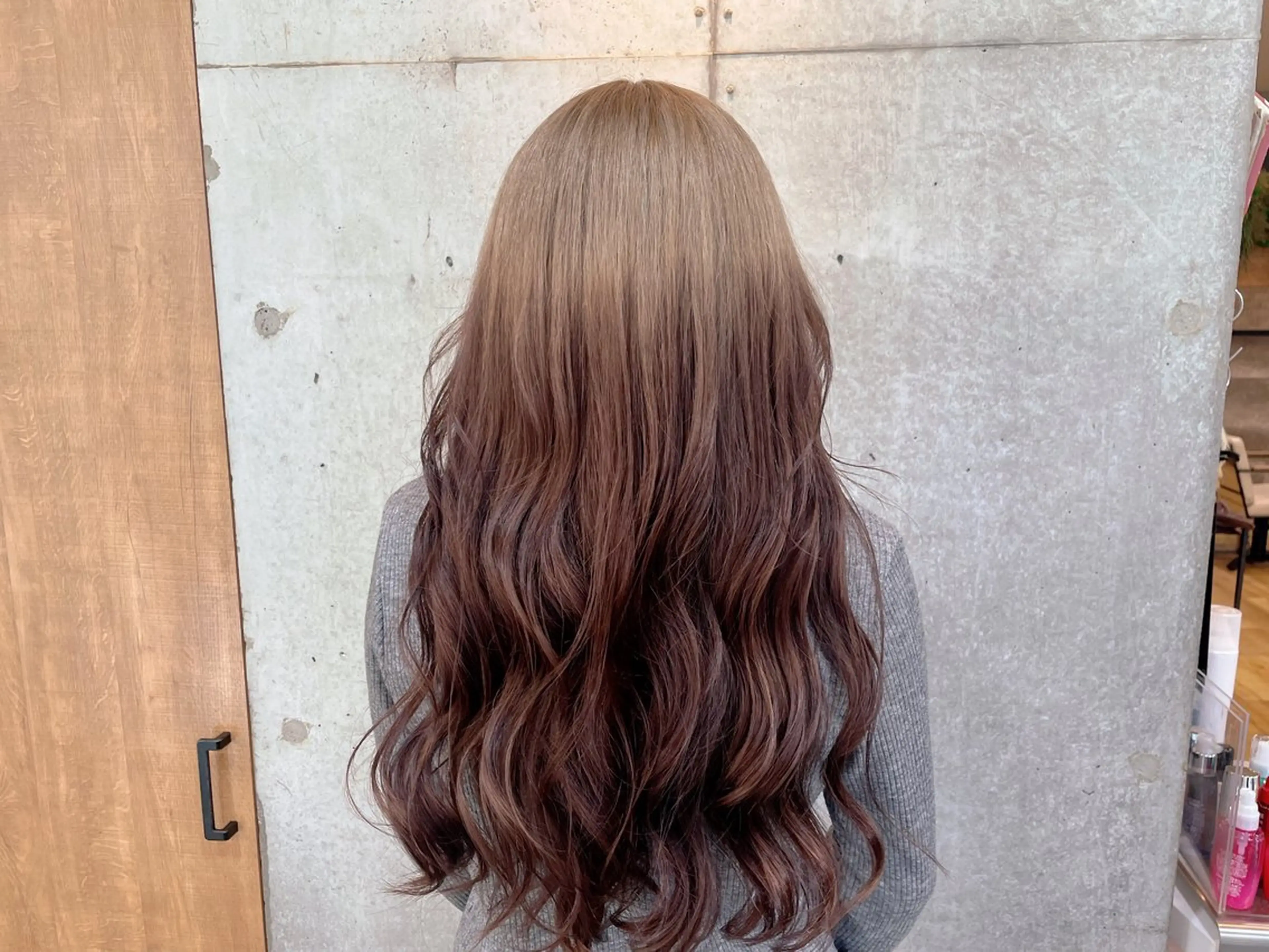 ロング カラー 塩崎 明菜のヘアスタイル