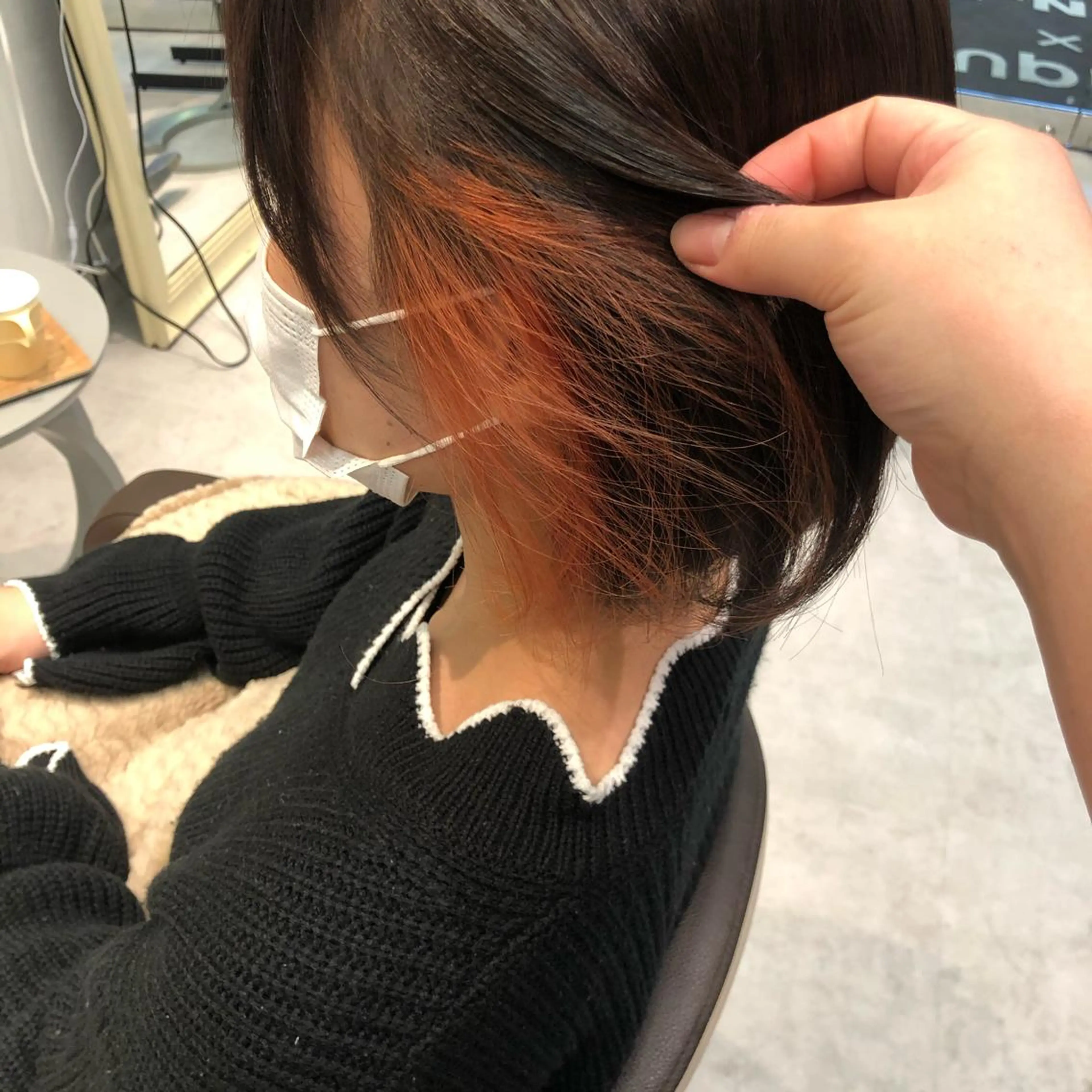 ショート カラー レイヤー/顔まわり カット/地毛風カラーのヘアスタイル