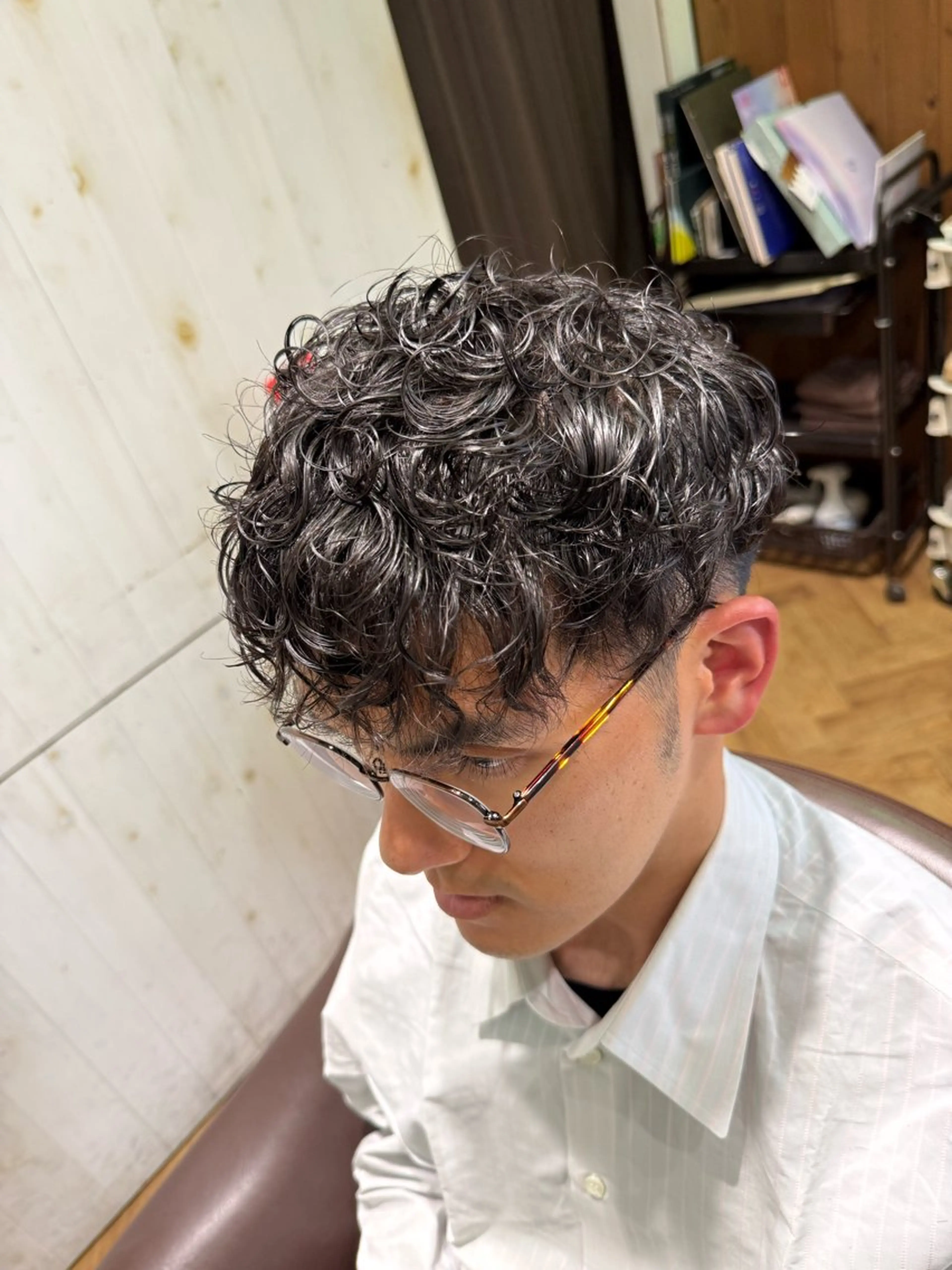 ショート パーマ メンズ スペインカール 溝口 槙里也のヘアスタイル