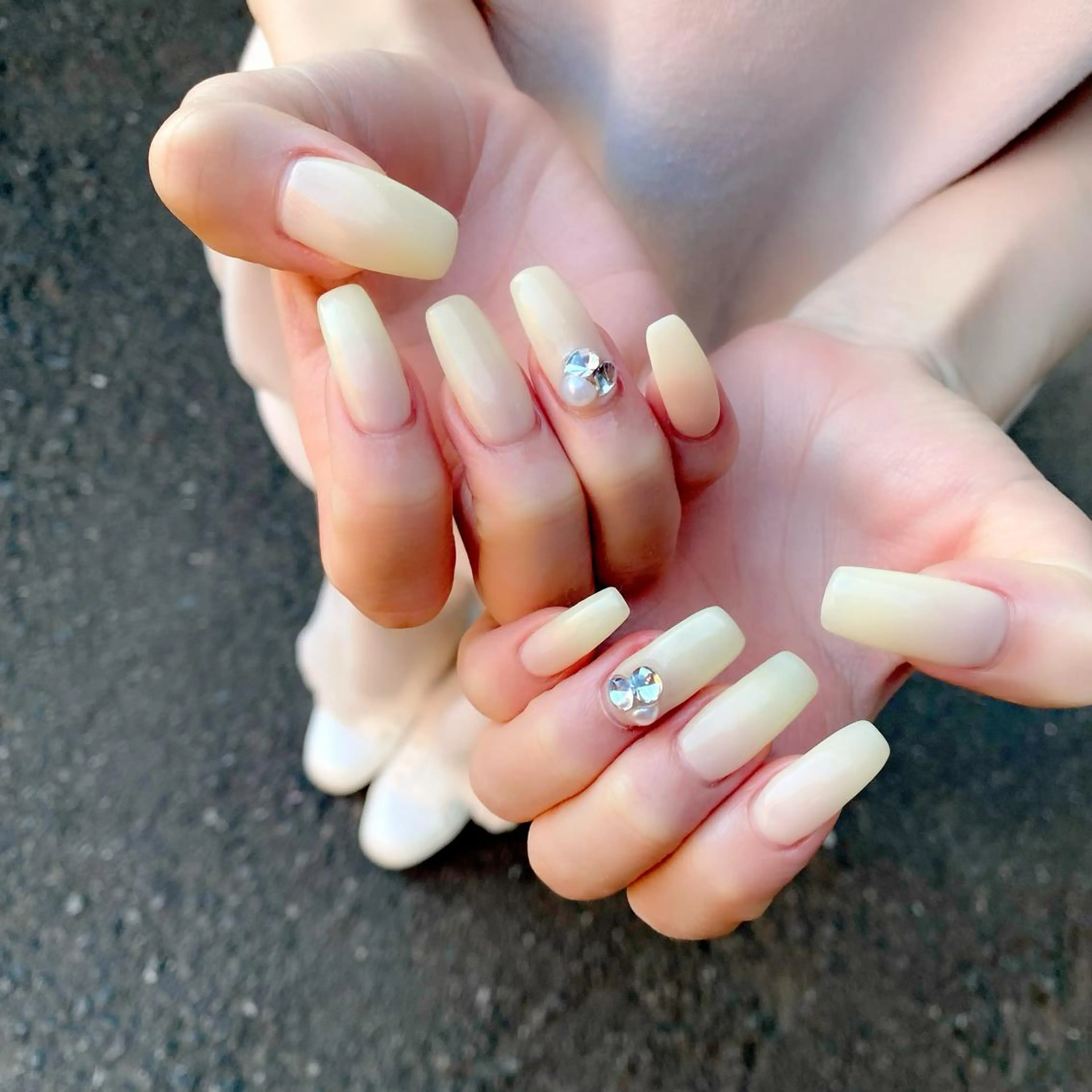 ネイル ロングネイル 春ネイル スクエアネイル 黄色 ハンドネイル Salon Ｋのネイルデザイン