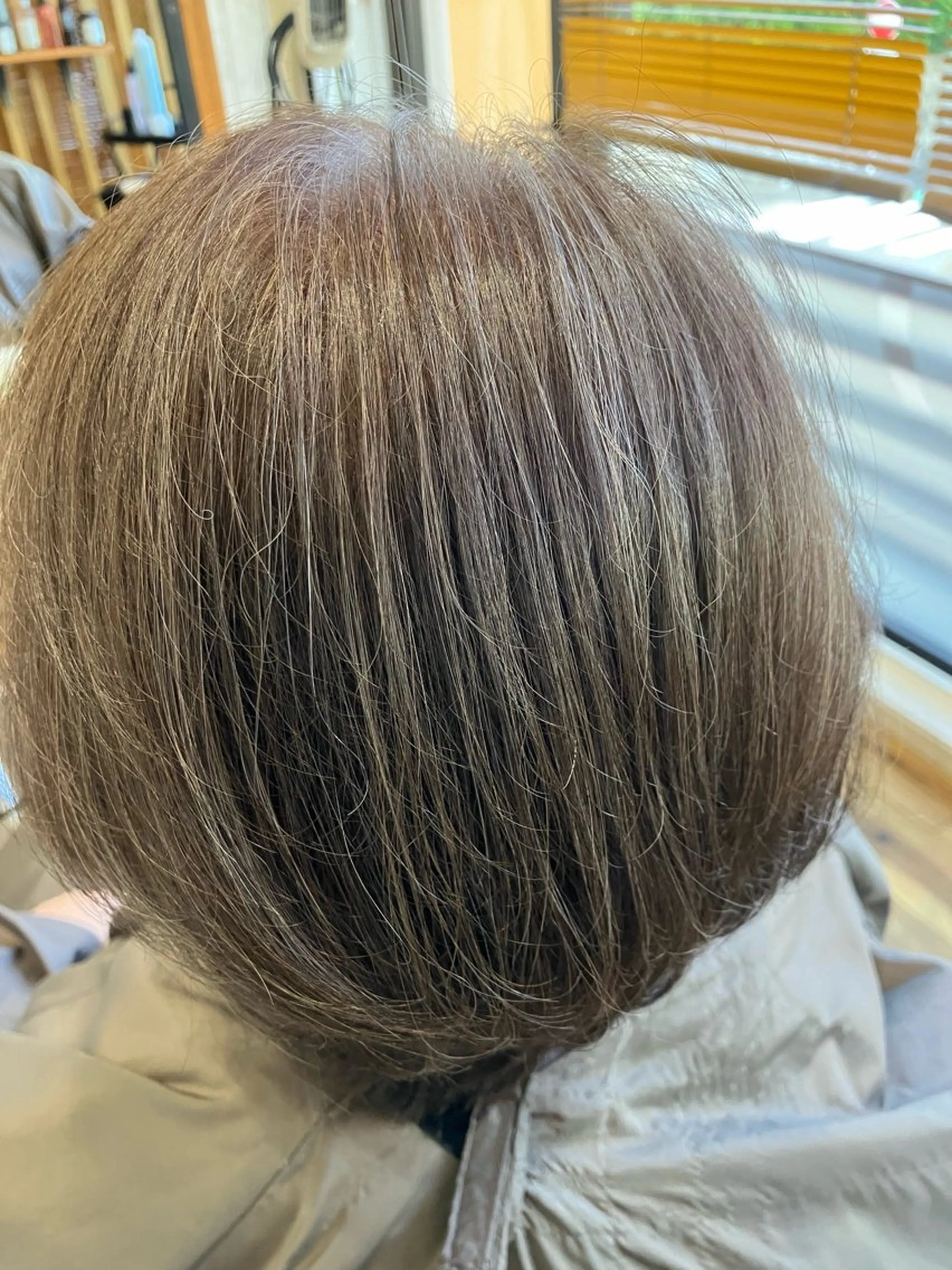 ショート カラー 白髪ぼかし ミズヒロのヘアスタイル