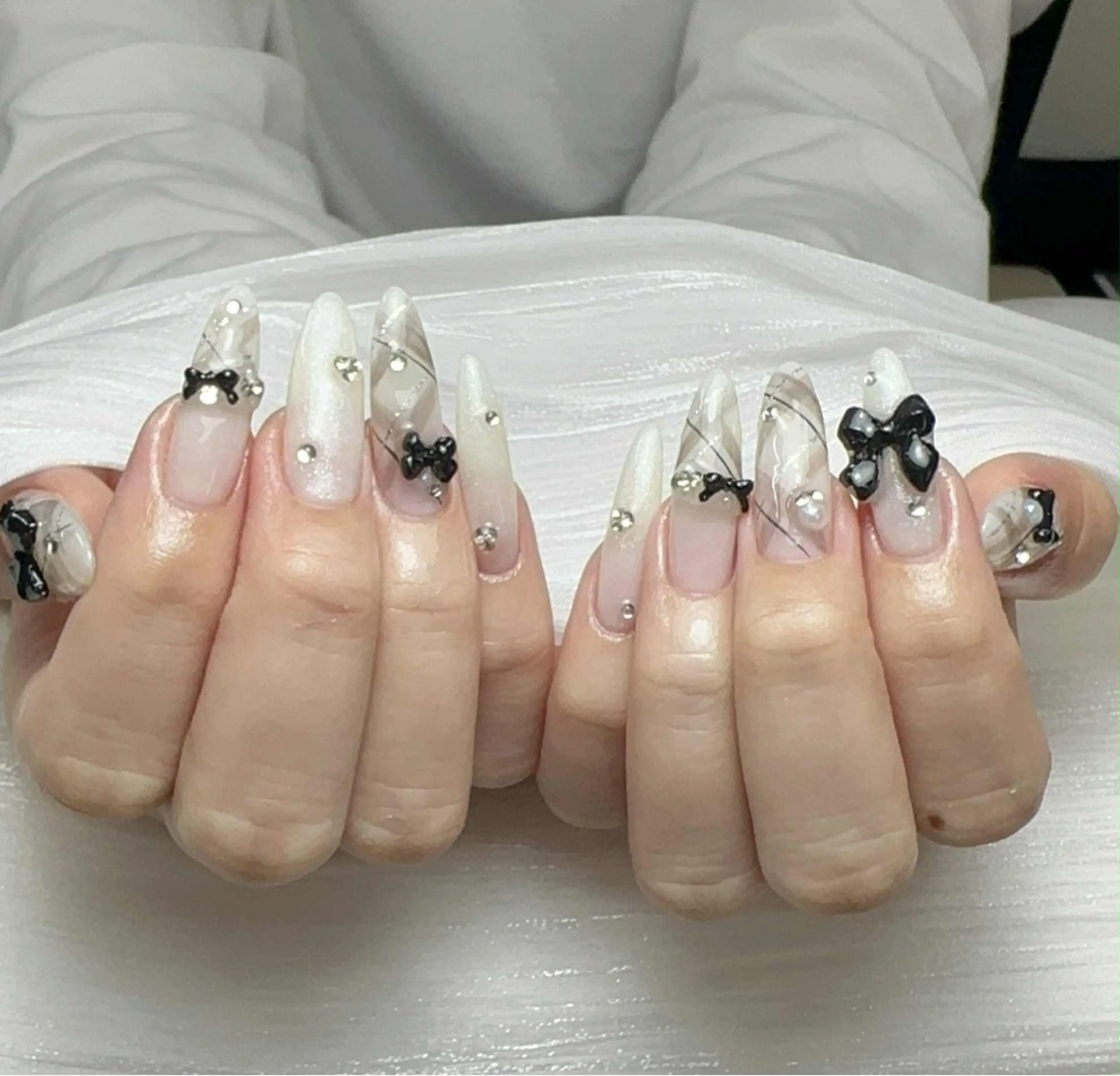 ネイル チークネイル フレンチネイル グラデーション 韓国ネイル マグネットネイル Hana Nailのネイルデザイン