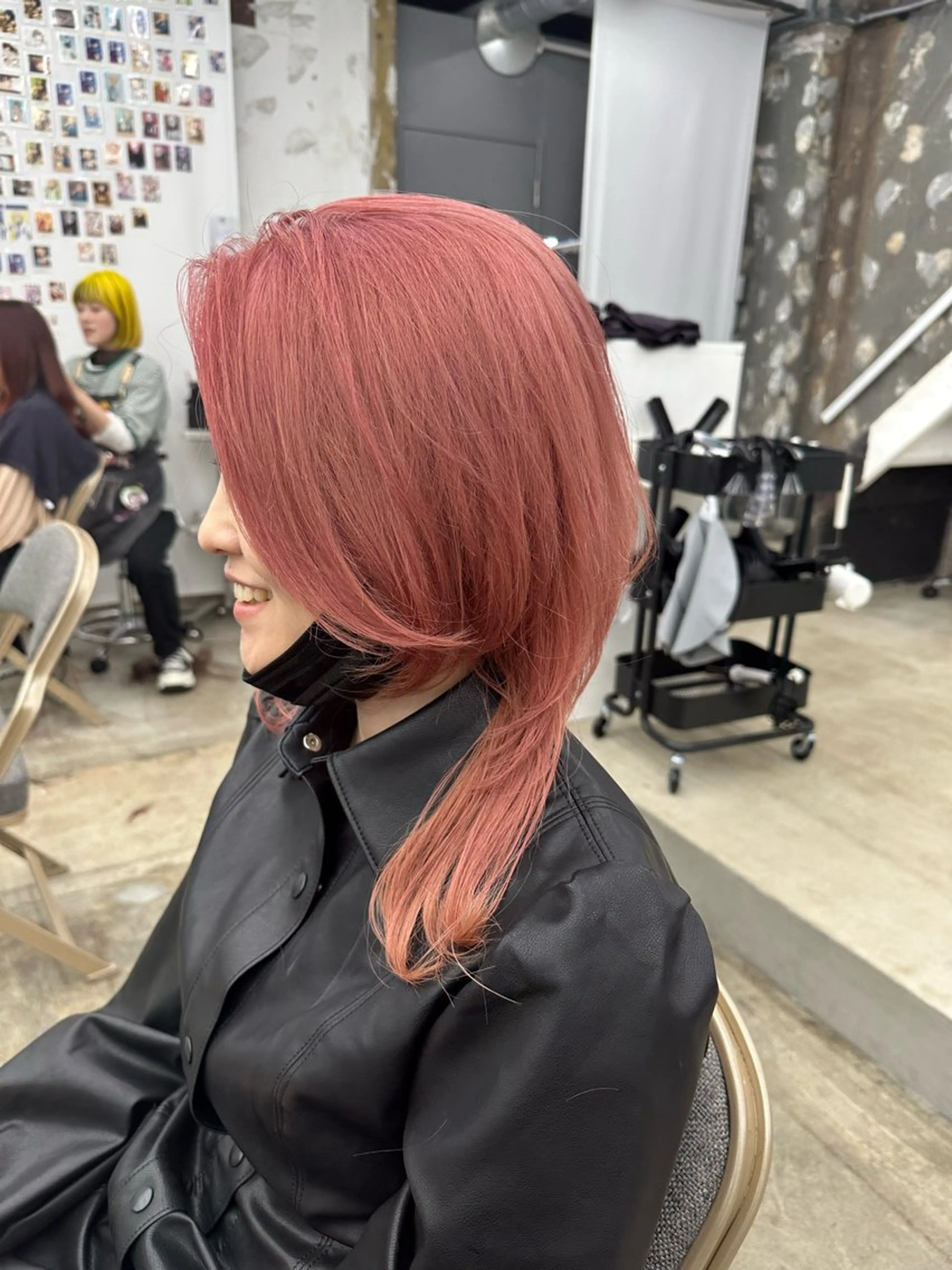 ミディアム カラー ピンクカラー ホワイトピンク ウルフカット あらげ 🌈推しカラー🌈ᵕのヘアスタイル