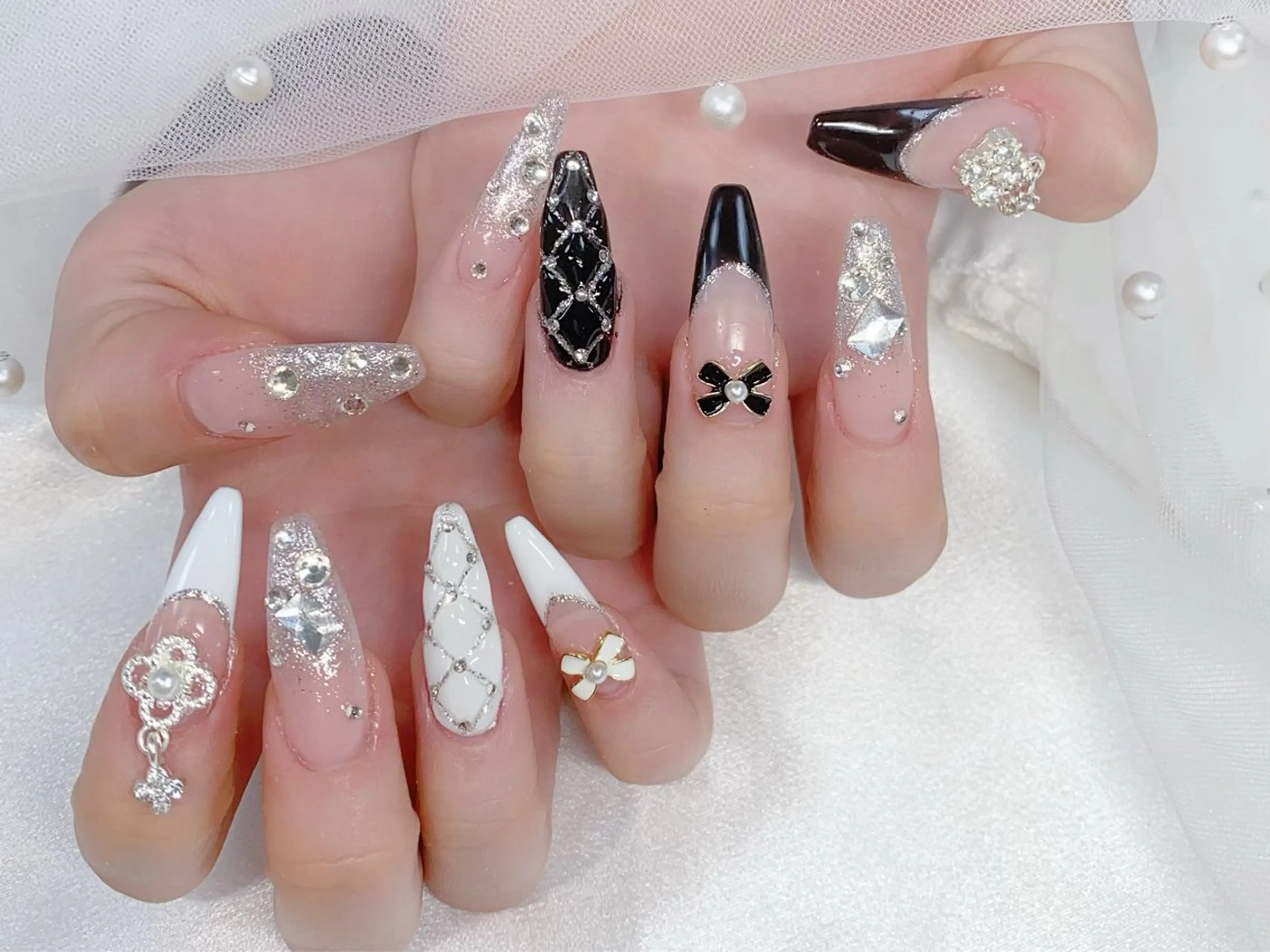 ネイル オーロラネイル 長さ出し フラッシュネイル フレンチネイル ジェルネイル ハンドネイル ETERNA Nail 銀座店【パラジェル/フィルイン/チップ長さだし/マグネット/ニュアンス】所属・ア カリのネイルデザイン