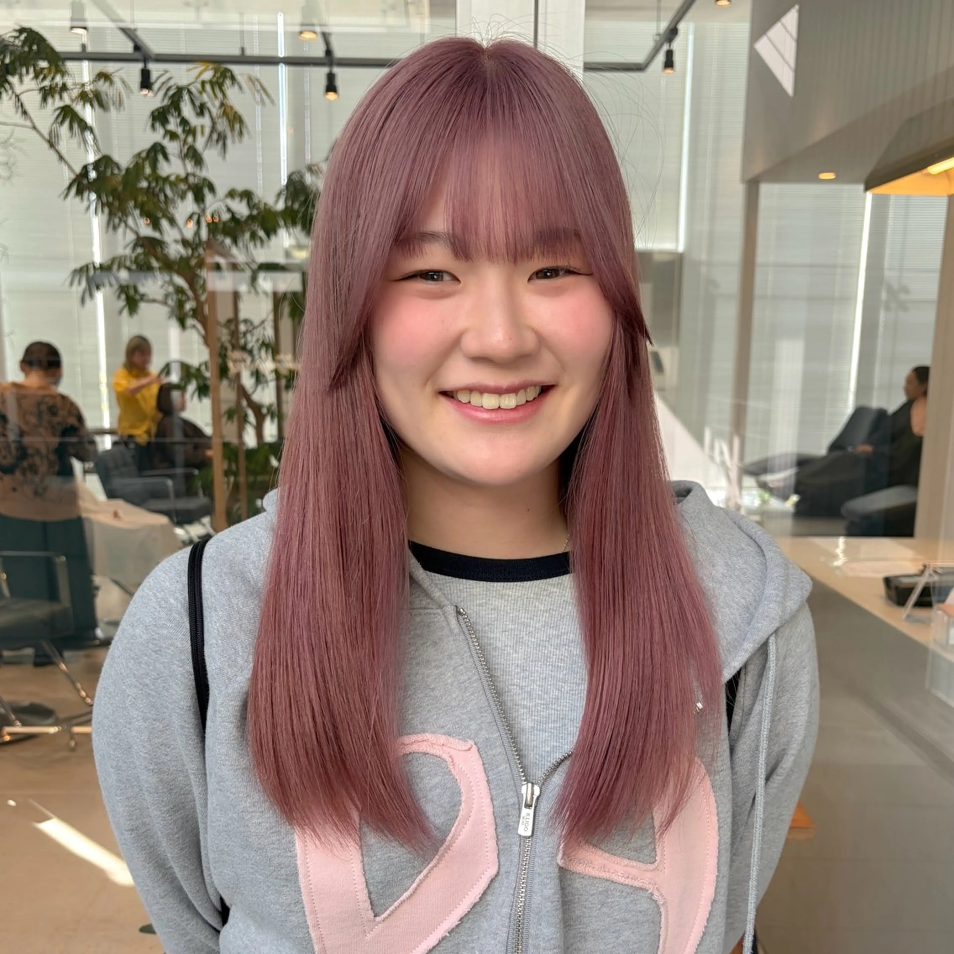 ロング カラー ベージュカラー ブリーチ ピンクカラー ピンクベージュ Ayaka/ショート /レイヤー/パーマのヘアスタイル