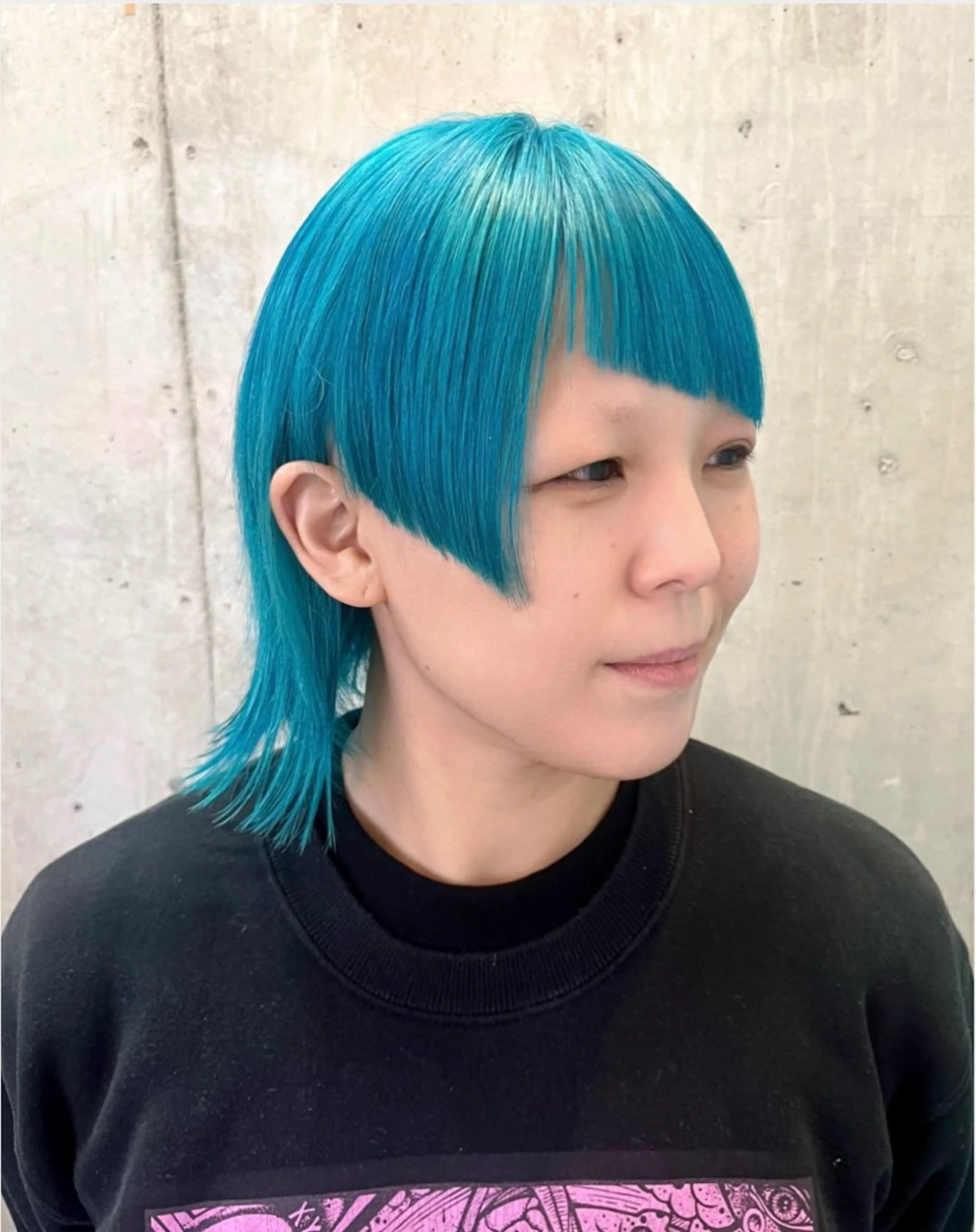 ミディアム カラー ミント ミントグリーン ボブ デザインカット ウルフカット ヘアカラー 派手髪デザインカラー ヒロカのヘアスタイル