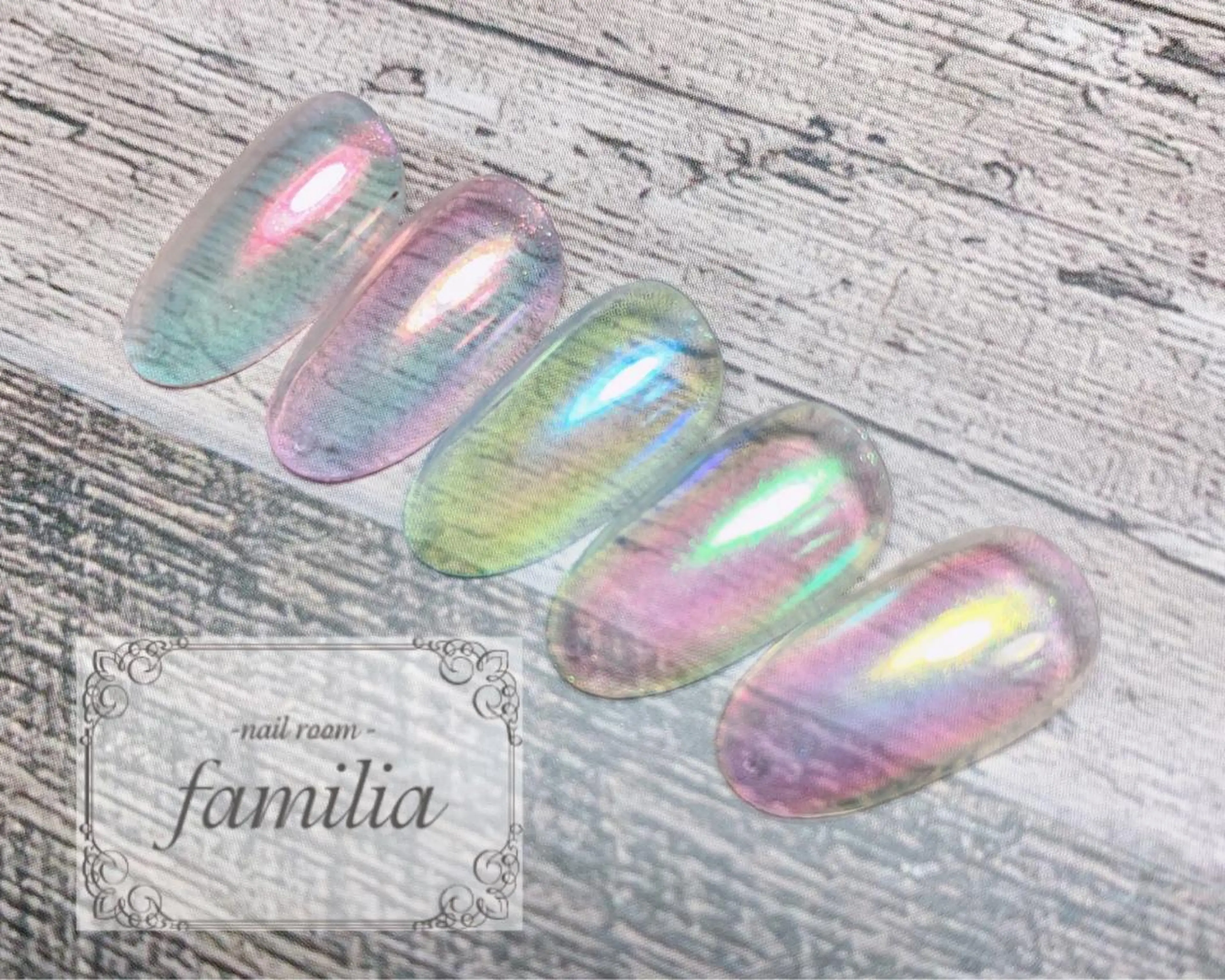 ネイル オーロラネイル -nailroom- familiaのネイルデザイン