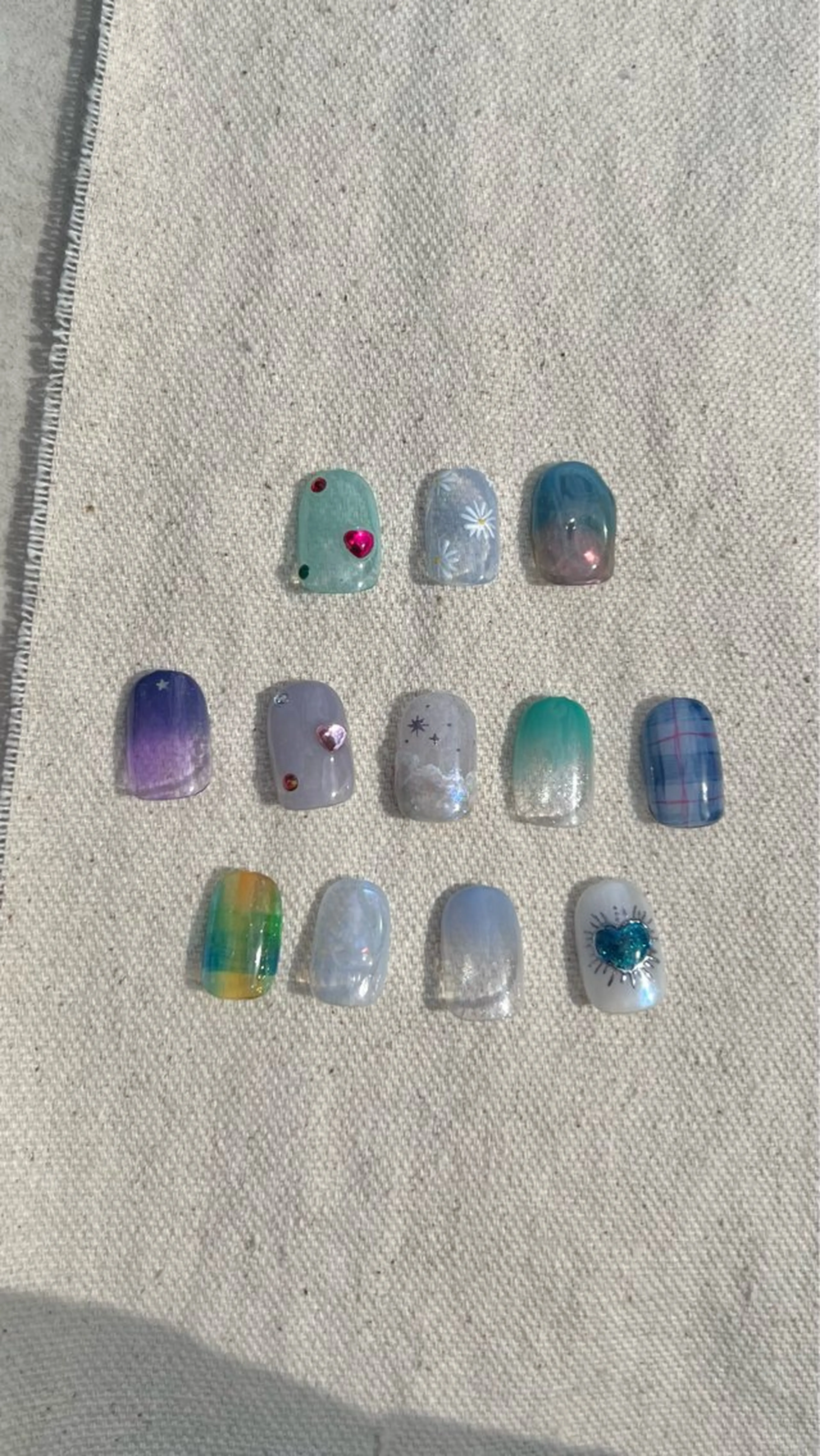 アート4本（オフなし）/色変更可能/10本中4本のアート付き🍐/20種類以上のサンプルよりお選びいただけますの写真